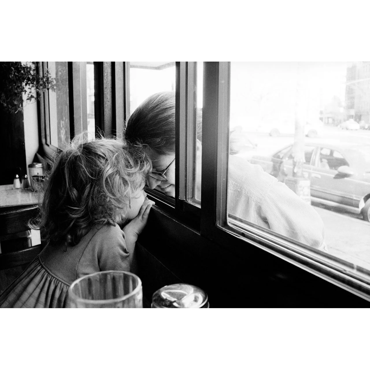 375_33e,Helena,Laura,window,1280,sq.jpg