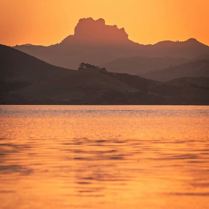 Motutere,  also known as Castle Rock &amp; affectionately as The Sleeping Giant.  The prominent peak lies South East of Coromandel town at 532m.  @nikki_enzed has captured the Mountain at a spectacular time of day,  the Giant bathing in liquid gold h