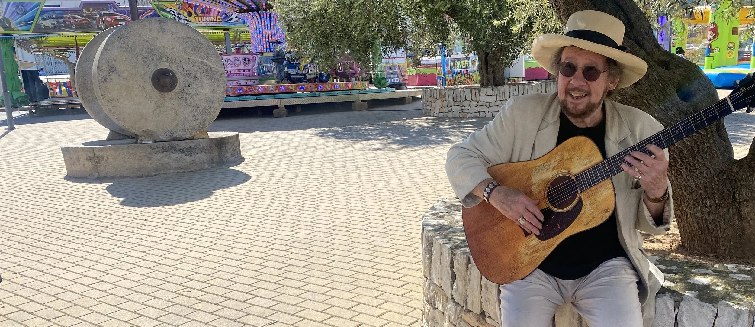 Live Music with Lon Goddard