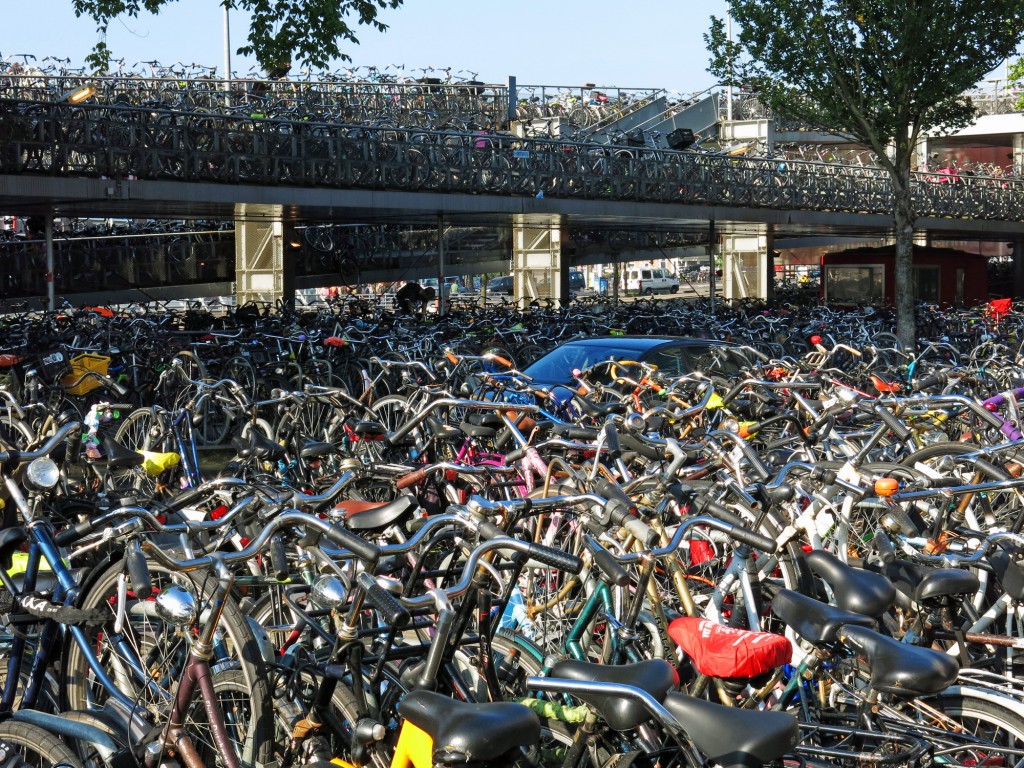 Parking your bike in Amsterdam. // Source : Kristin Walsh
