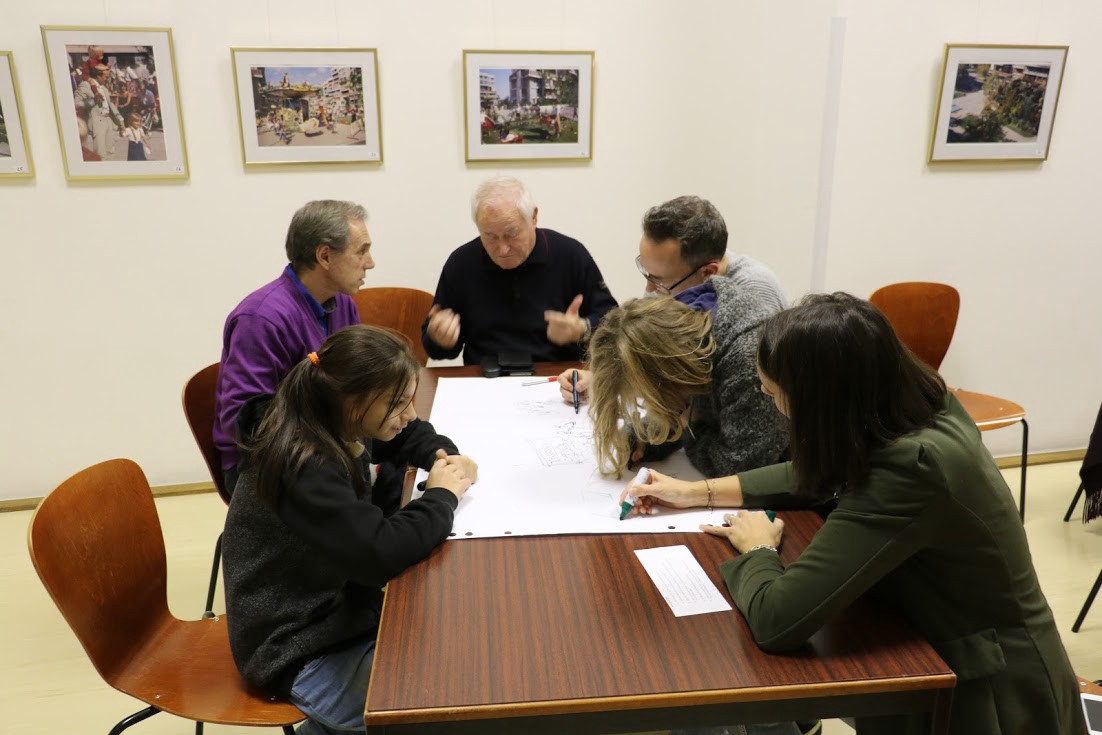 Residents creating a visual synthesis of what they heard during the interviews.