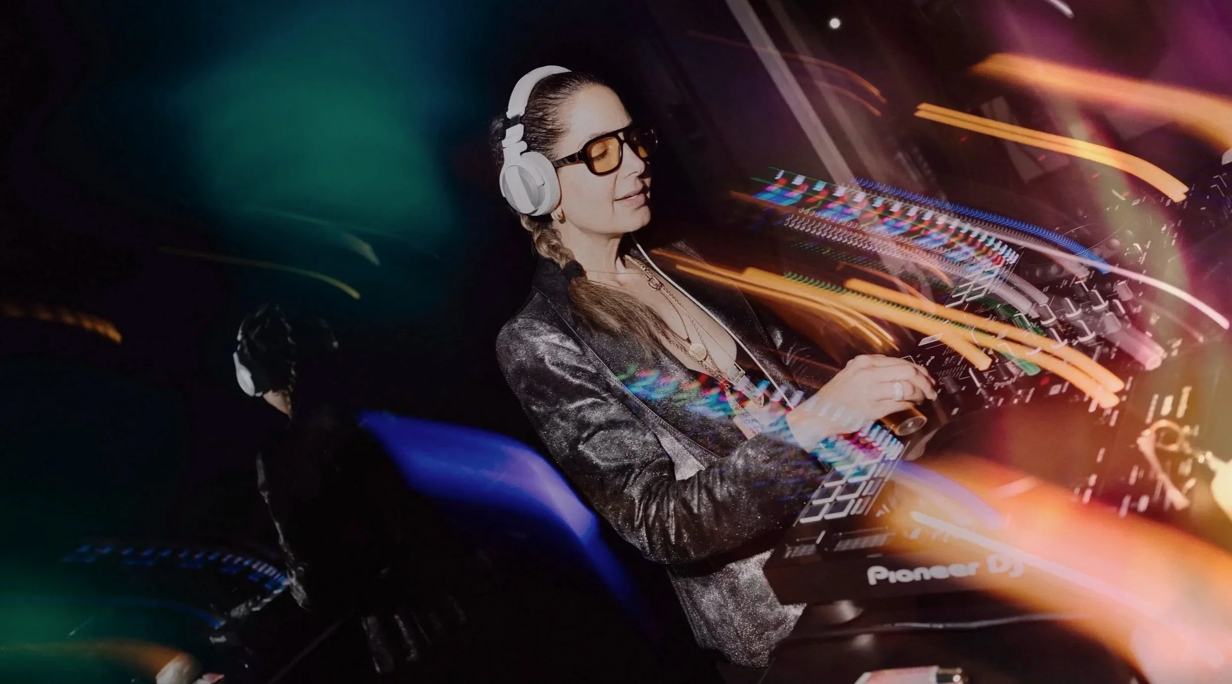 Los Angeles DJ Goli Gabbay playing a melodic and Afro house set