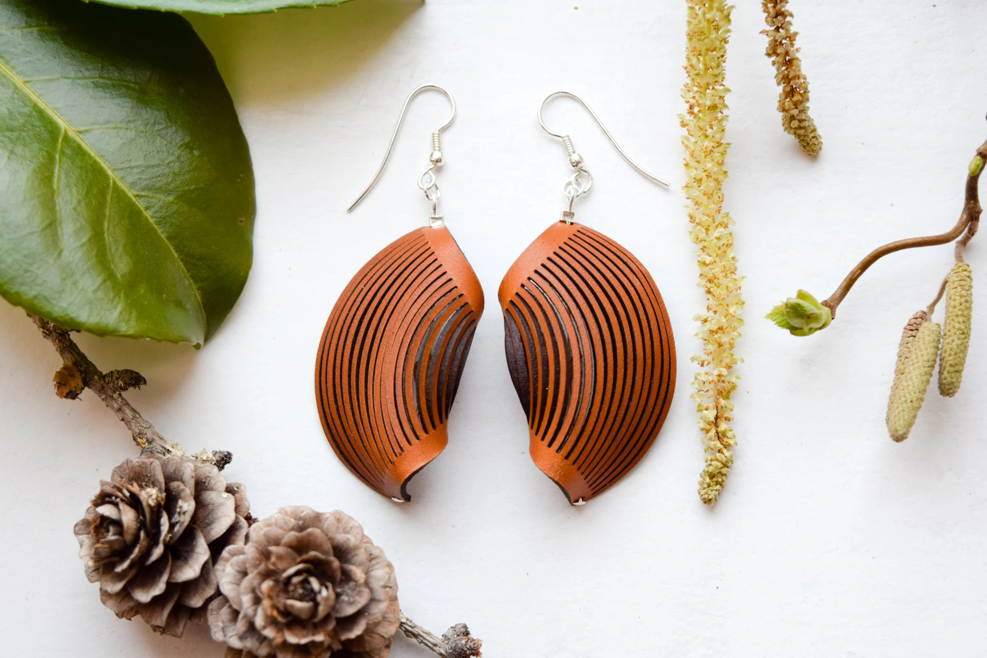 leather_earrings_8.jpg