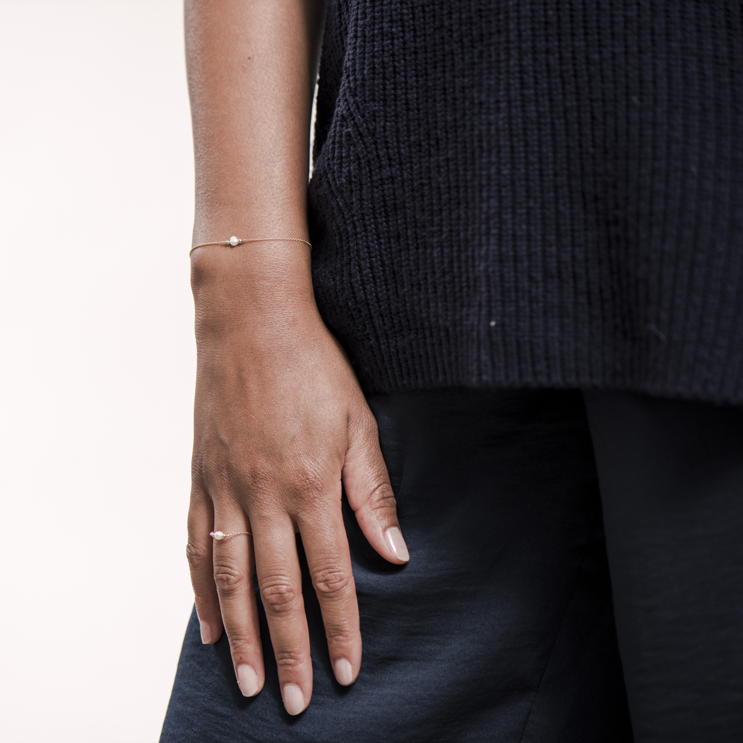 NANA Bijoux Fingerring Goldplattiert Gold Mini Frischwasserperle 1_3.JPG