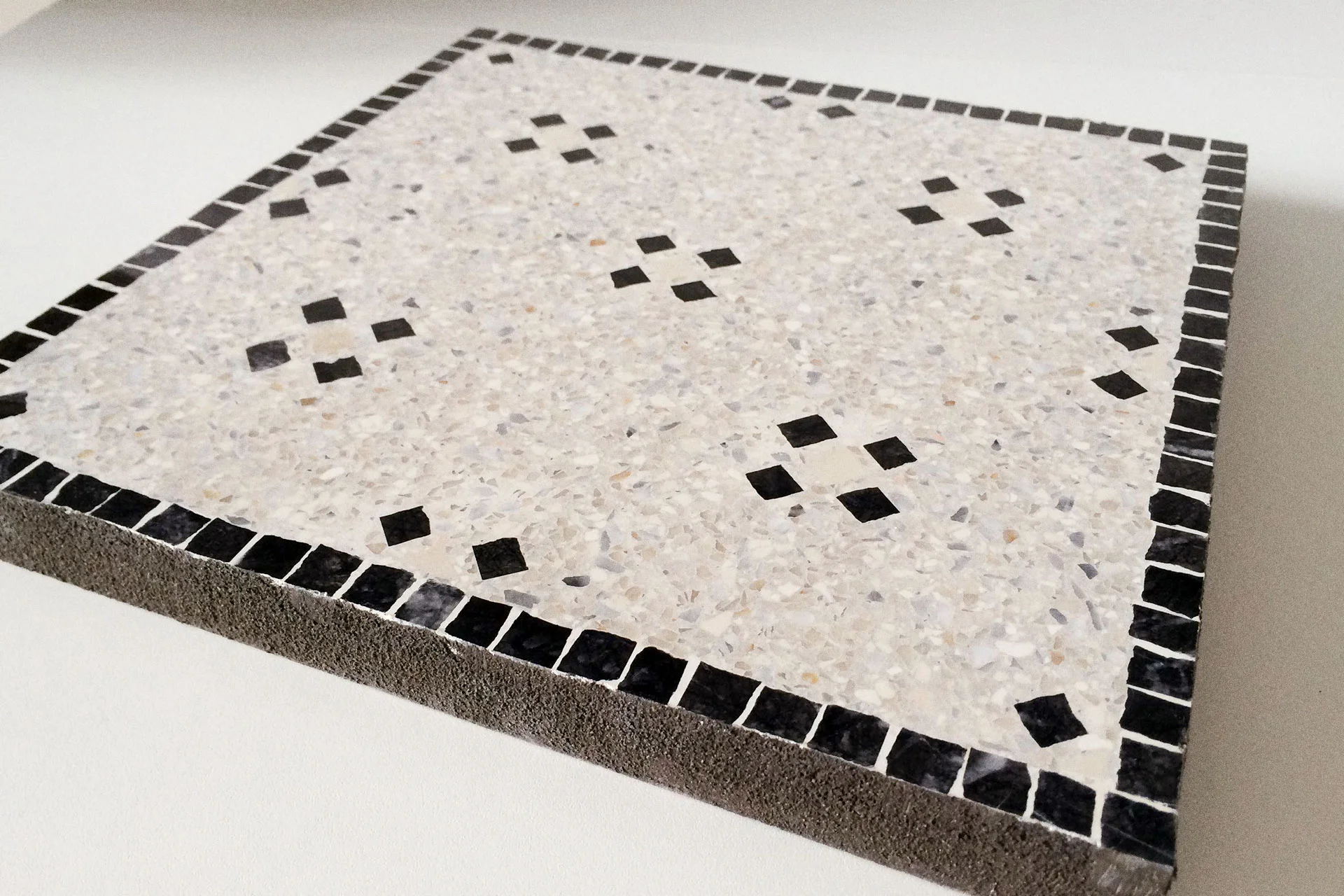 Table Top – Cross Pattern | Aurora Mosaics | Mosaic Artist | Handmade Italian mosaics | Amsterdam Art | Aga | Agnieszka Kwiatkowska