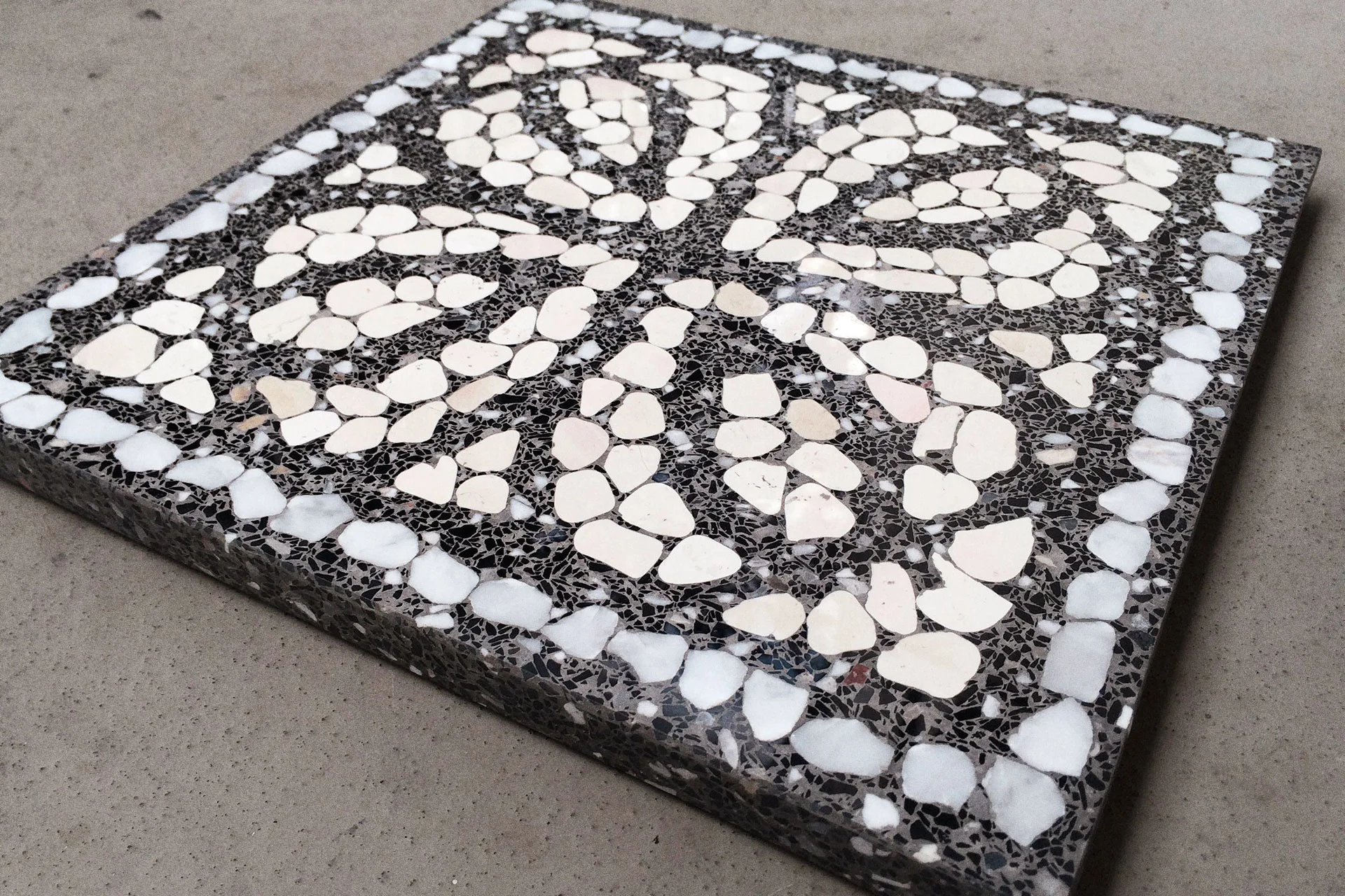 Table Top – Flower | Aurora Mosaics | Mosaic Artist | Handmade Italian mosaics | Amsterdam Art | Aga | Agnieszka Kwiatkowska