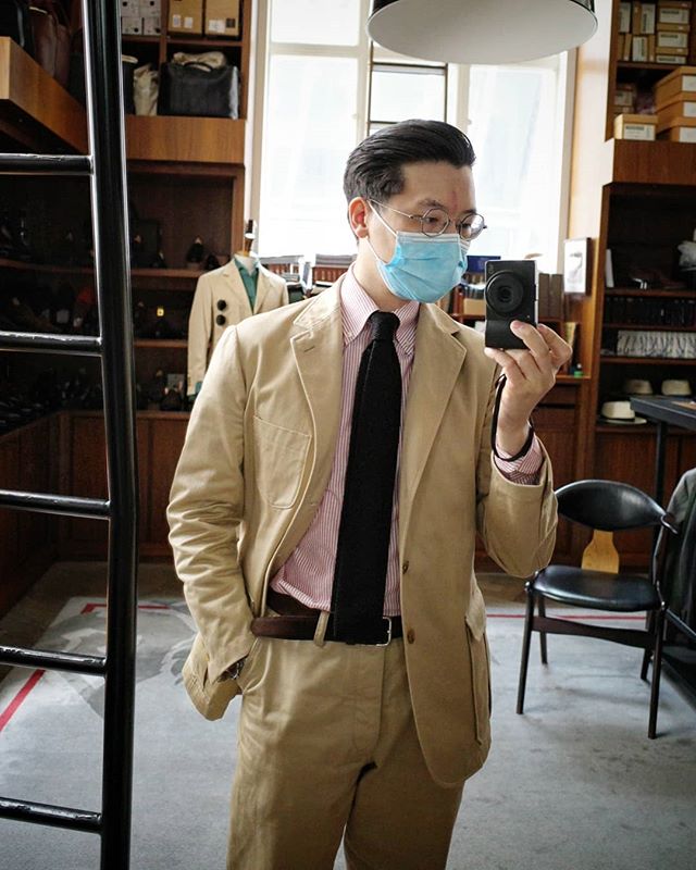 Dealing with flu, don't want to infect people. Very much on a kick with the The Armoury Model 11 washed cotton suit. The cotton is nice and stiff, makes the wrinkling a little less pronounced. You can dress it up a little with a shirt and knit tie. A