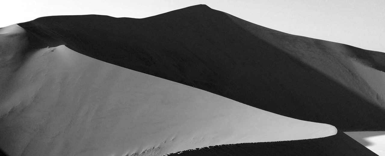 Sossuvlei S Dunes BW.jpg