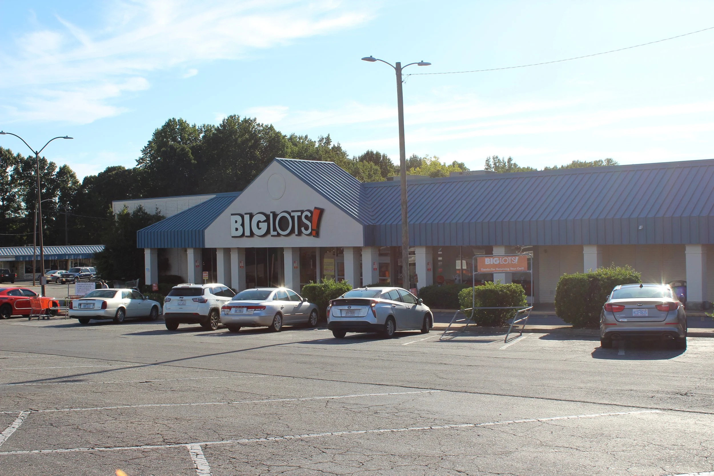 Dixie Village Shopping Center (2587 W. Franklin Blvd)