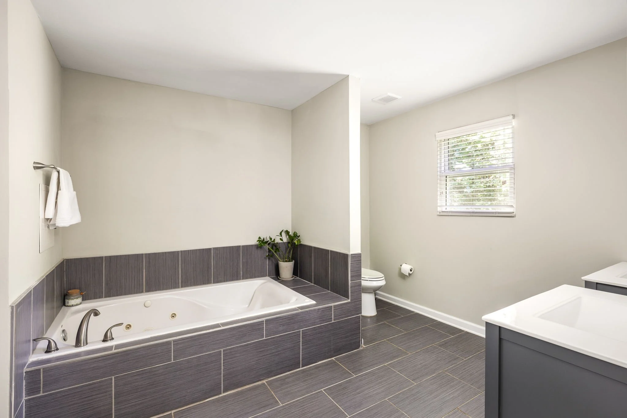 25-web-or-mls-20250815_1806pennington_harris-83.jpg