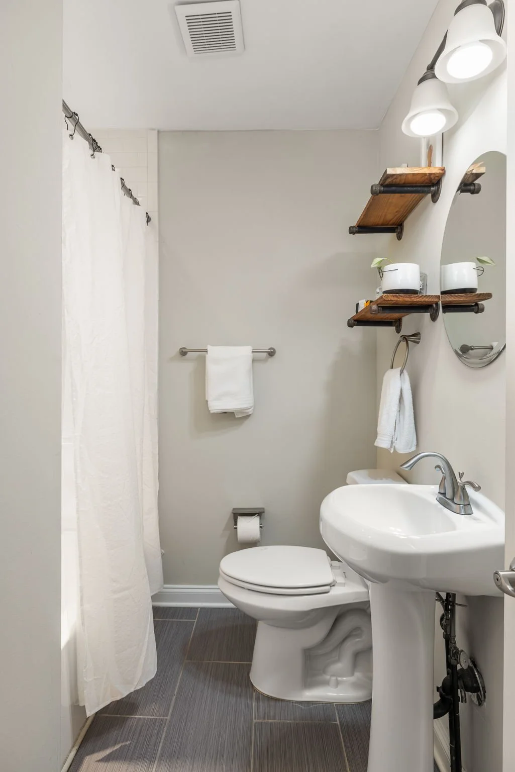 32-web-or-mls-20250815_1806pennington_harris-98.jpg