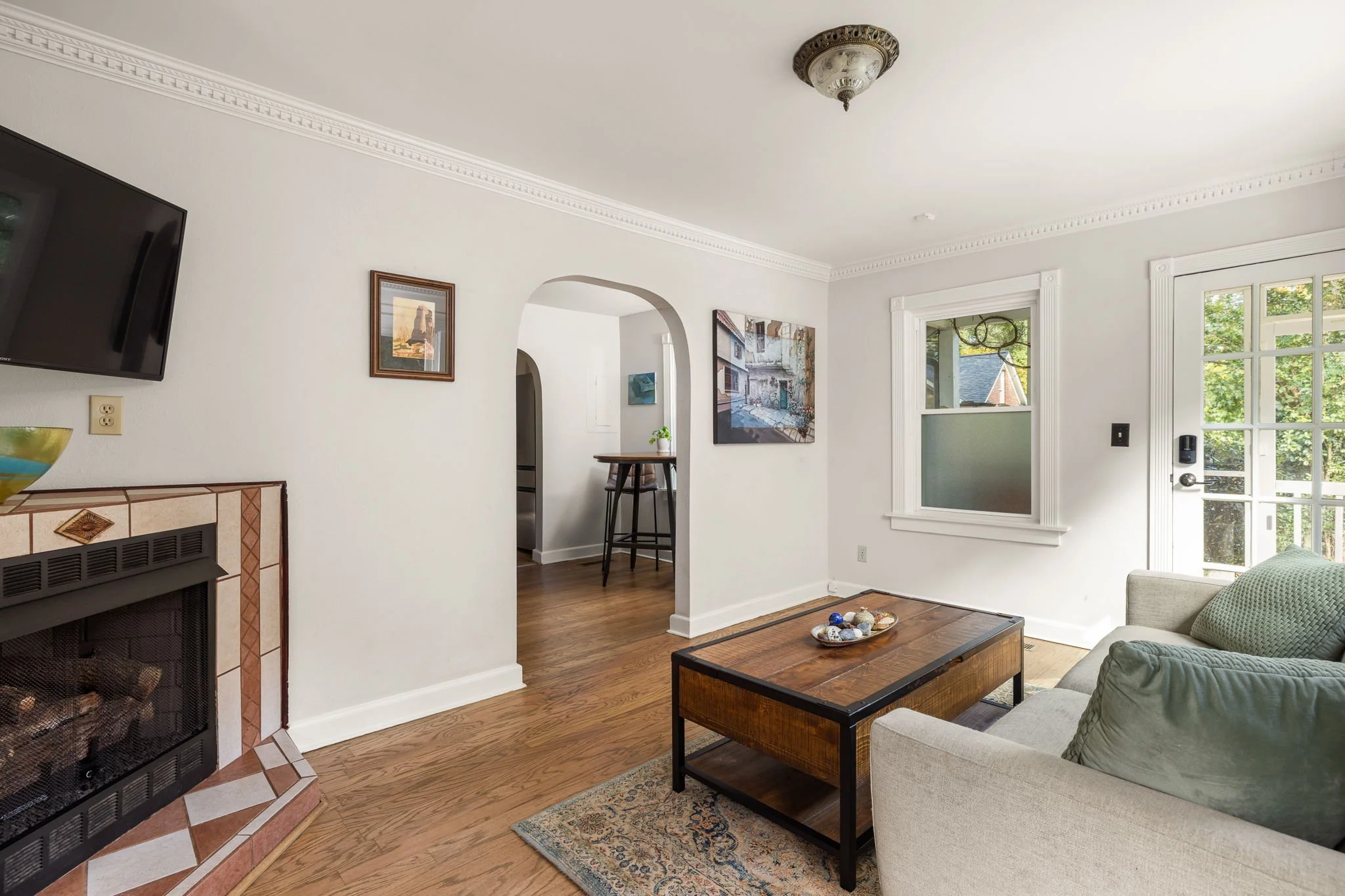 15-web-or-mls-20251010_3056oakham_harris043.jpg