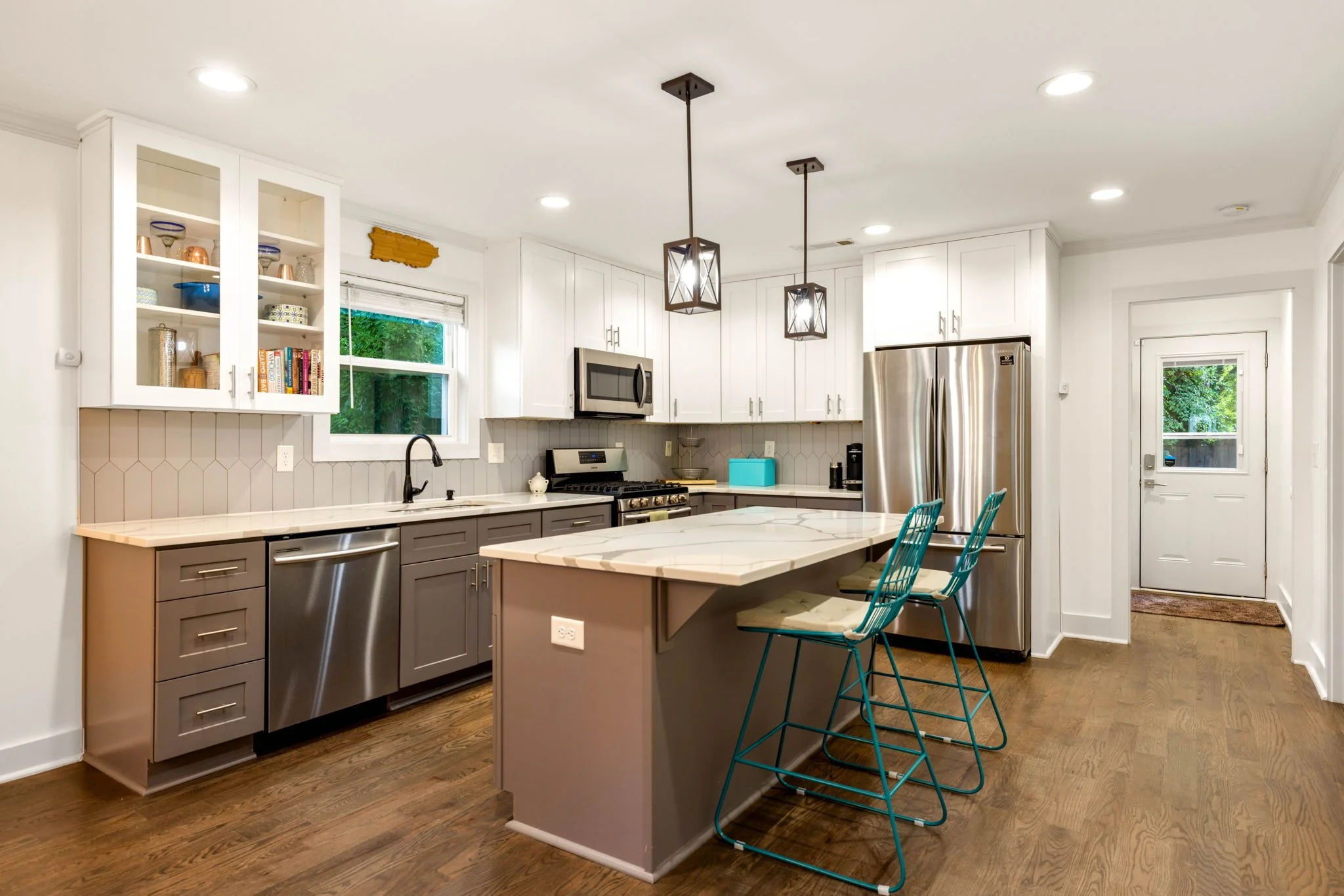 6-web-or-mls-20260518_1266almont_harris016.jpg