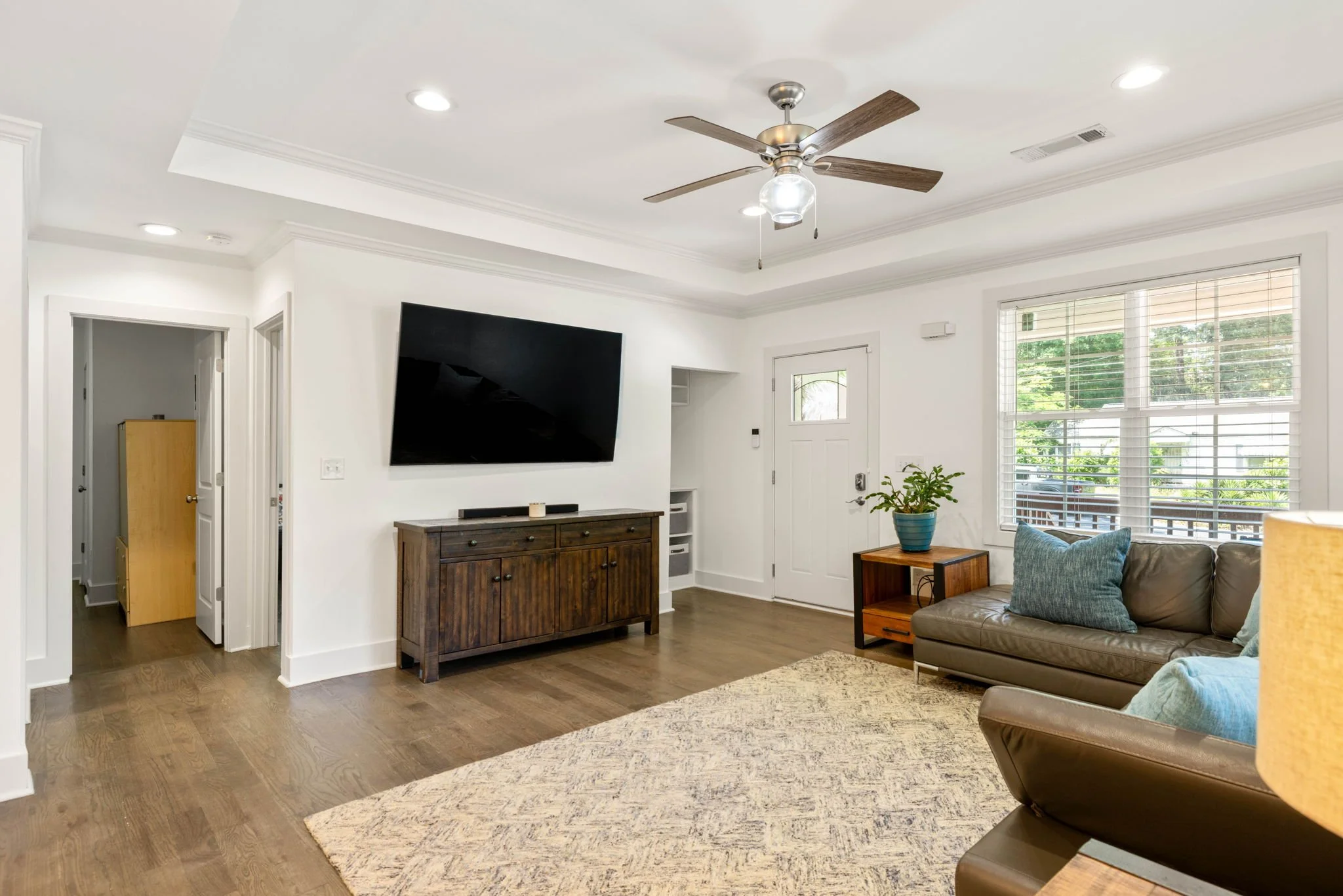 3-web-or-mls-20260518_1266almont_harris007.jpg