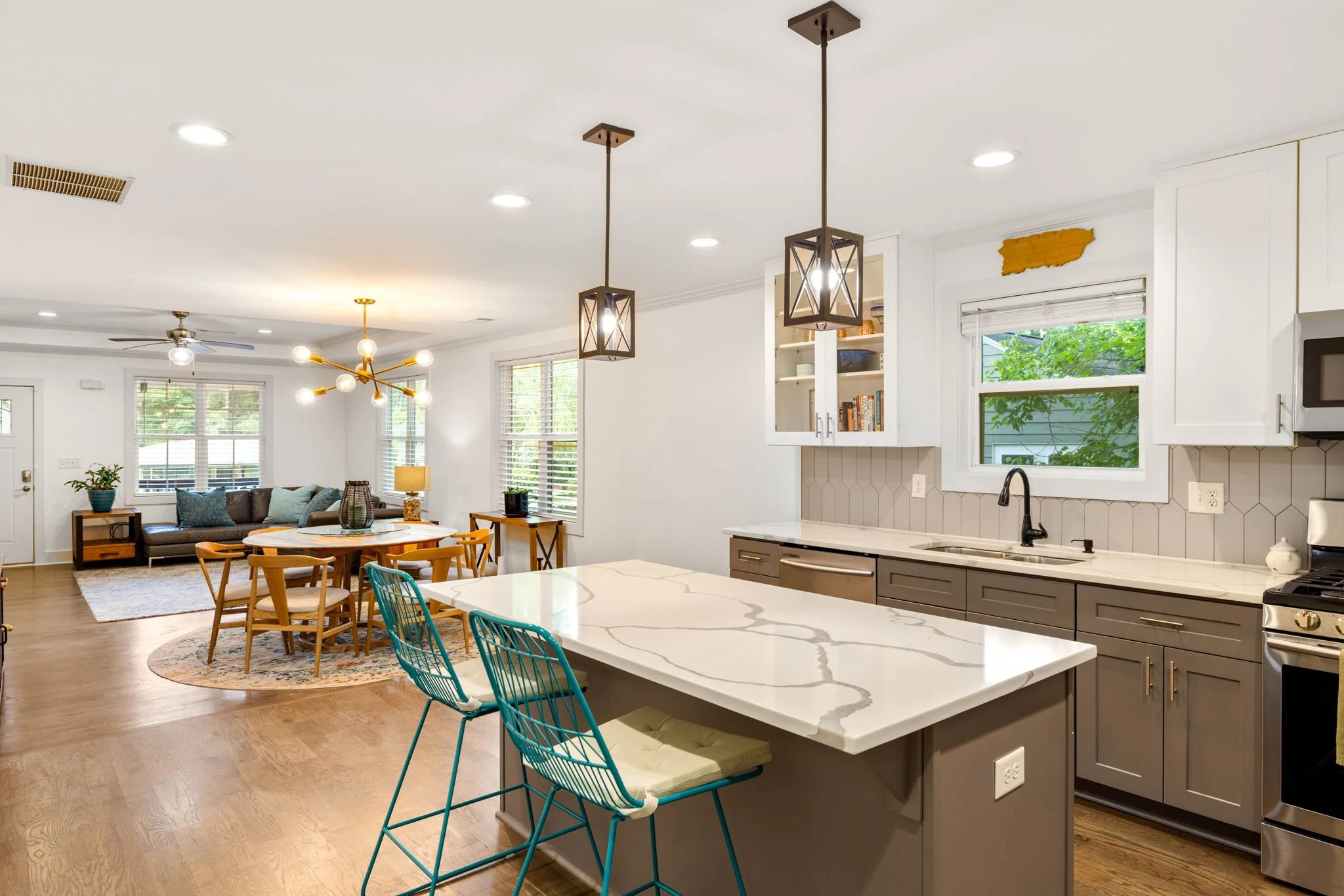 8-web-or-mls-20260518_1266almont_harris022.jpg