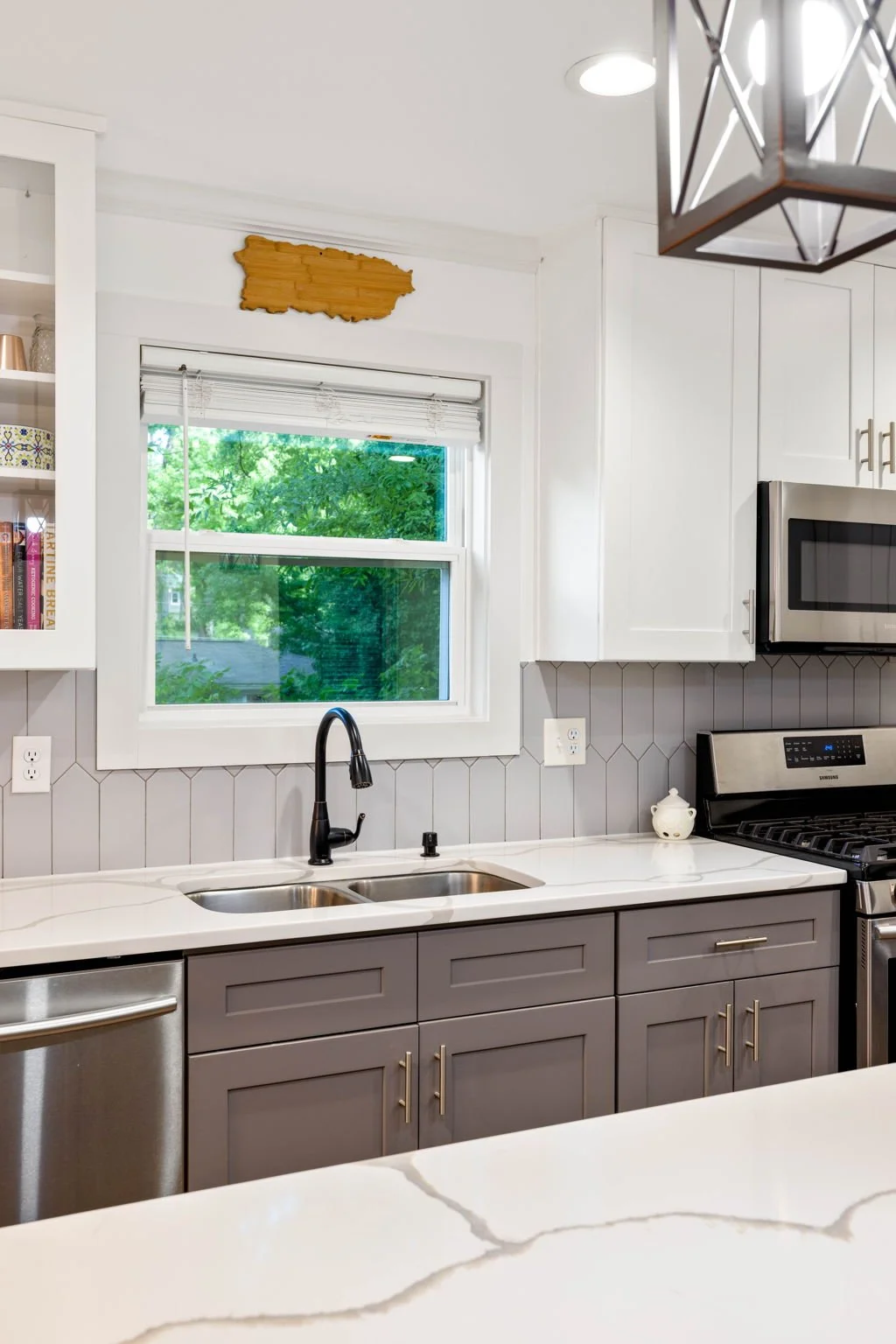 7-web-or-mls-20260518_1266almont_harris019.jpg