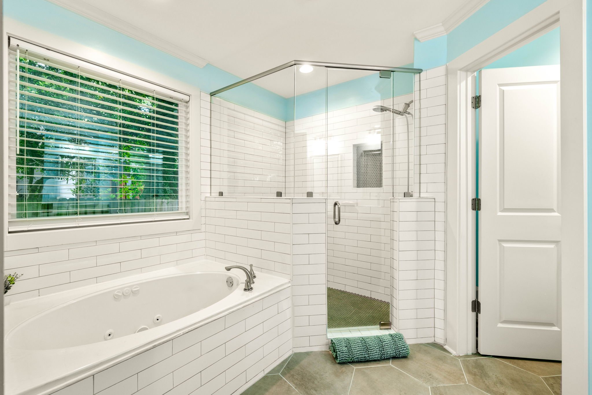 10-web-or-mls-20260518_1266almont_harris034.jpg