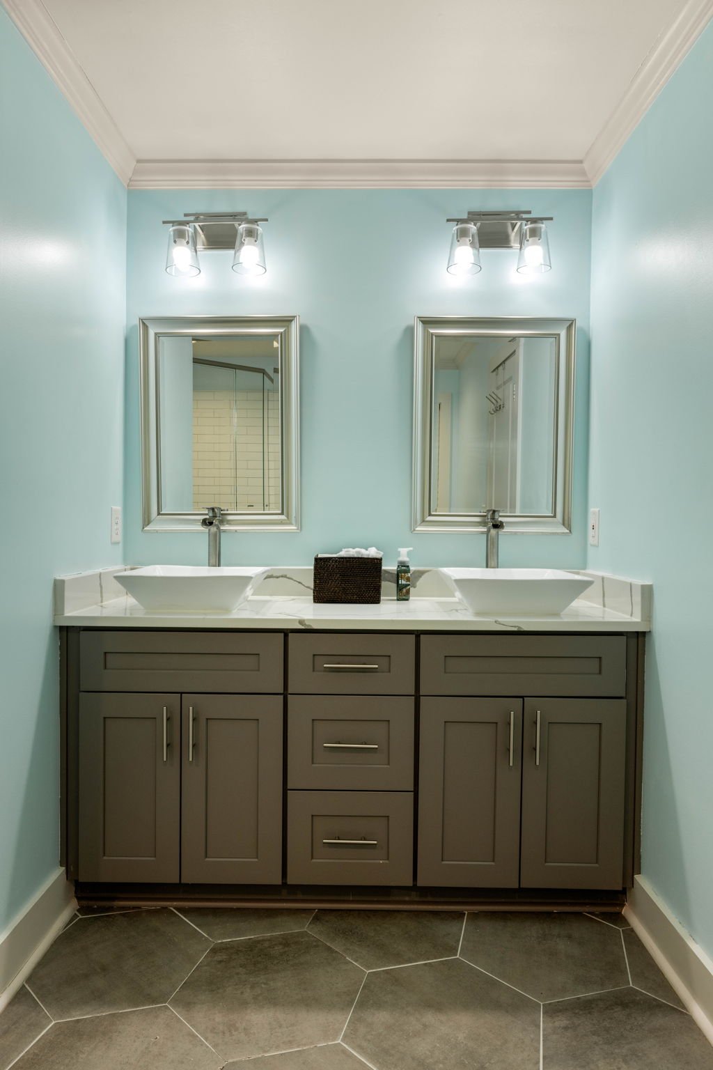 12-web-or-mls-20260518_1266almont_harris040.jpg