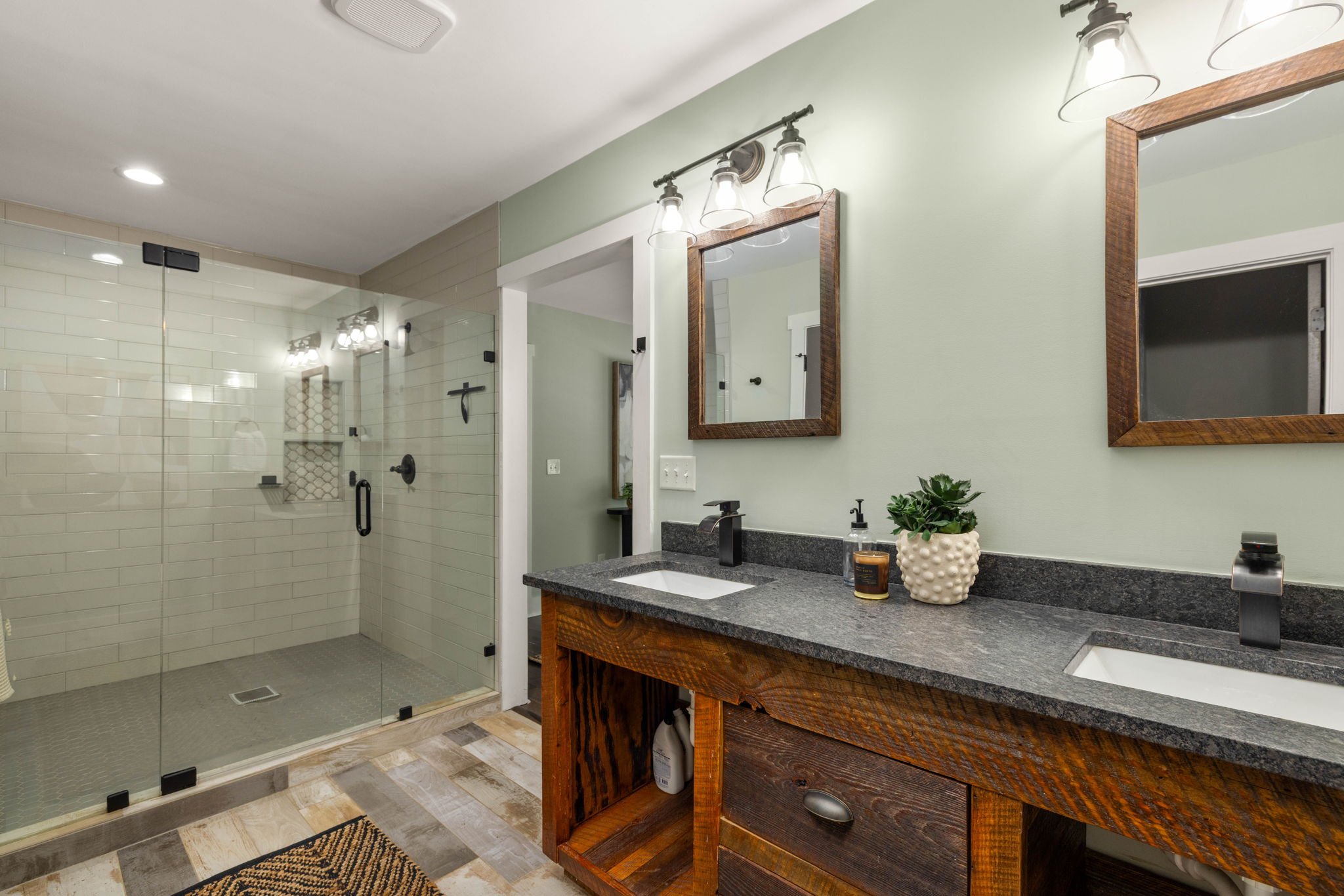 17-web-or-mls-20260528_1535deerwood_harris052.jpg