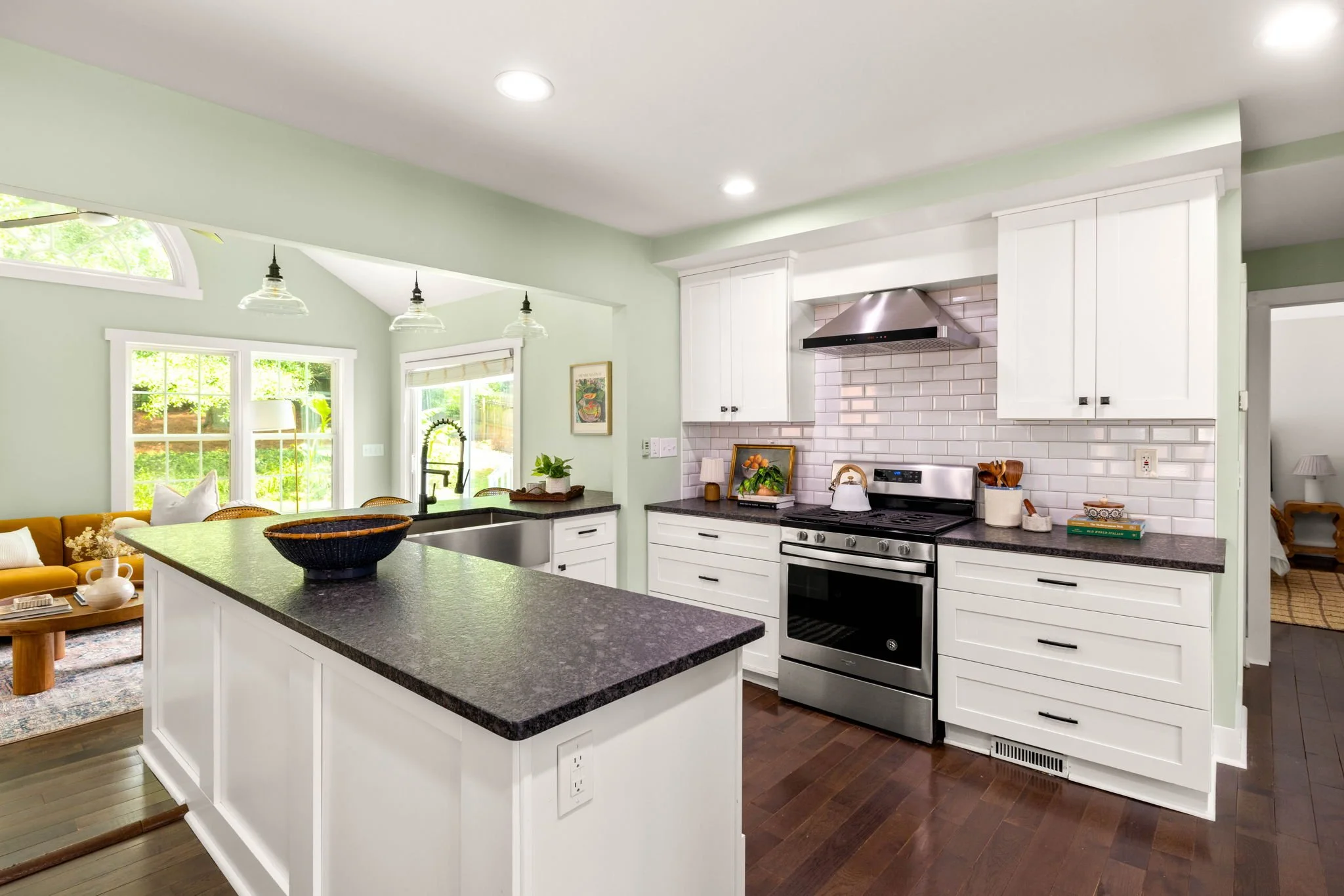 8-web-or-mls-20260528_1535deerwood_harris026.jpg