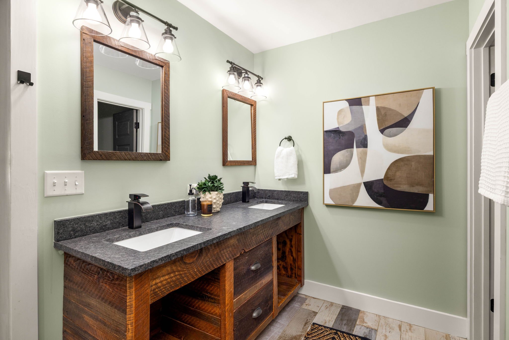 16-web-or-mls-20260528_1535deerwood_harris050.jpg