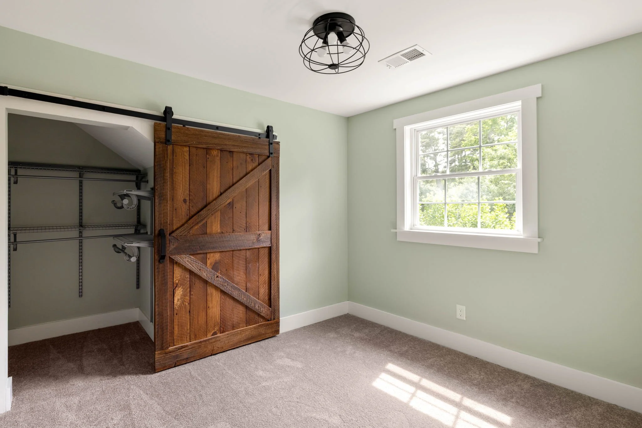 22-web-or-mls-20260528_1535deerwood_harris066.jpg