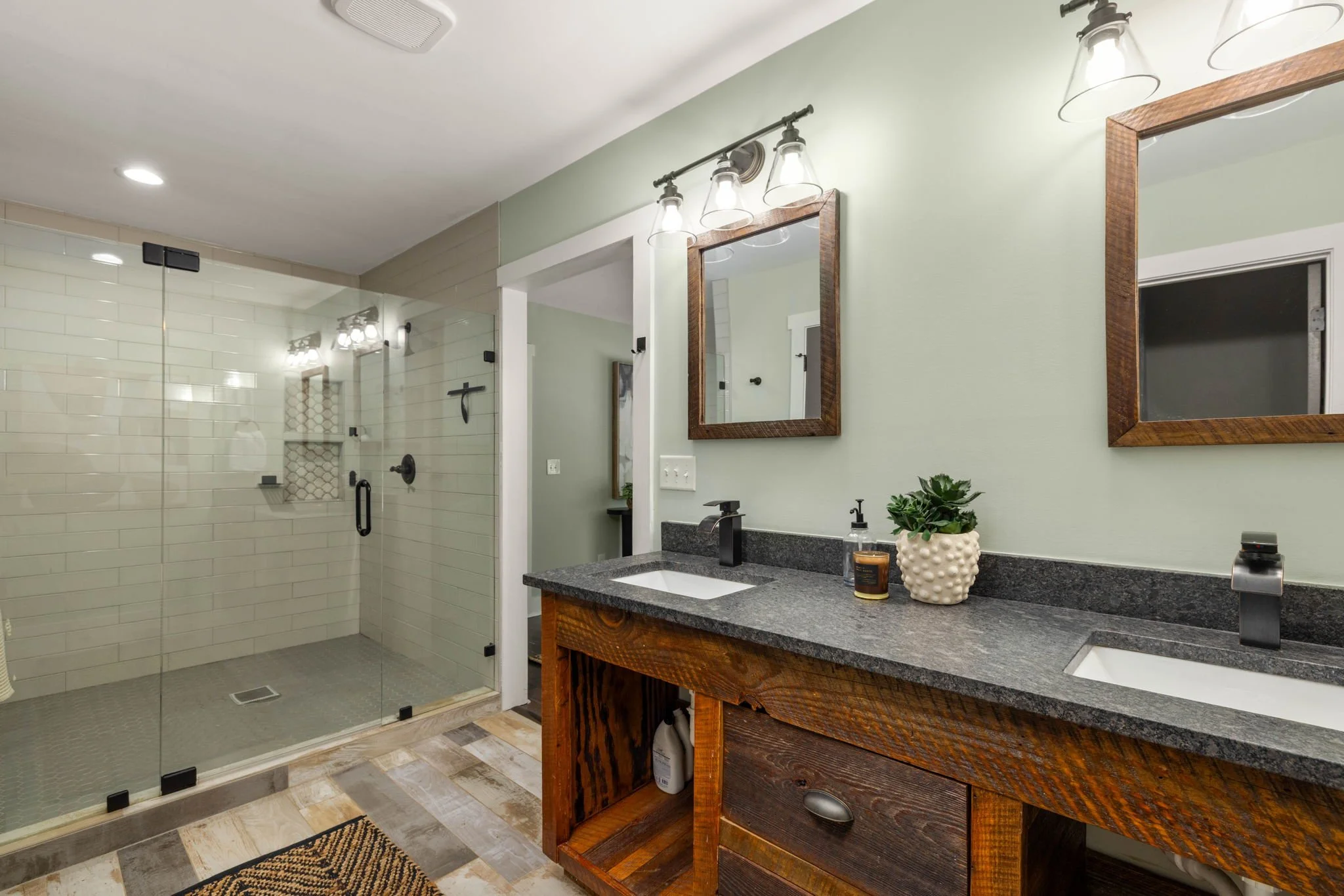 17-web-or-mls-20260528_1535deerwood_harris052.jpg
