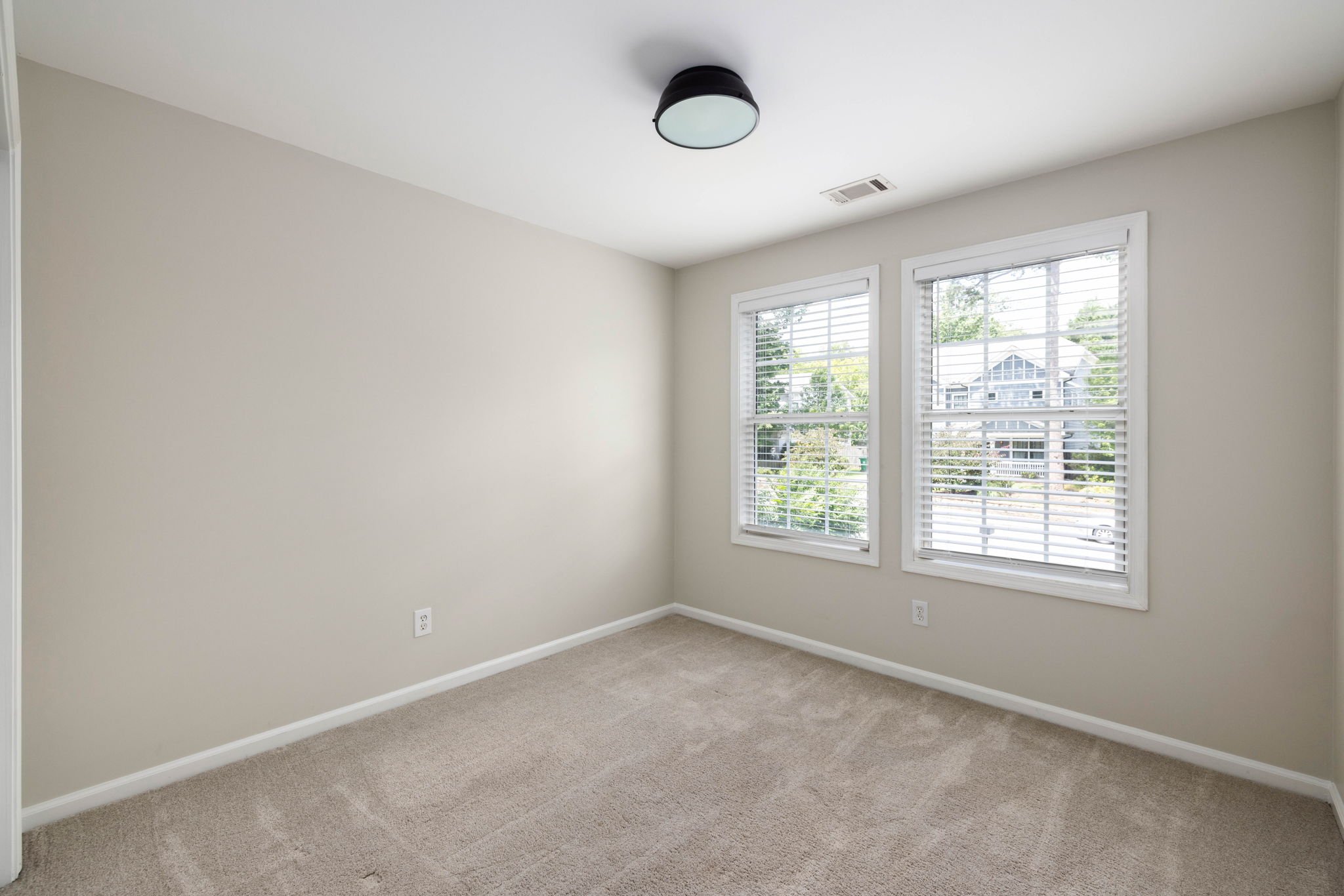 29-web-or-mls-20260707_257first_harris068.jpg