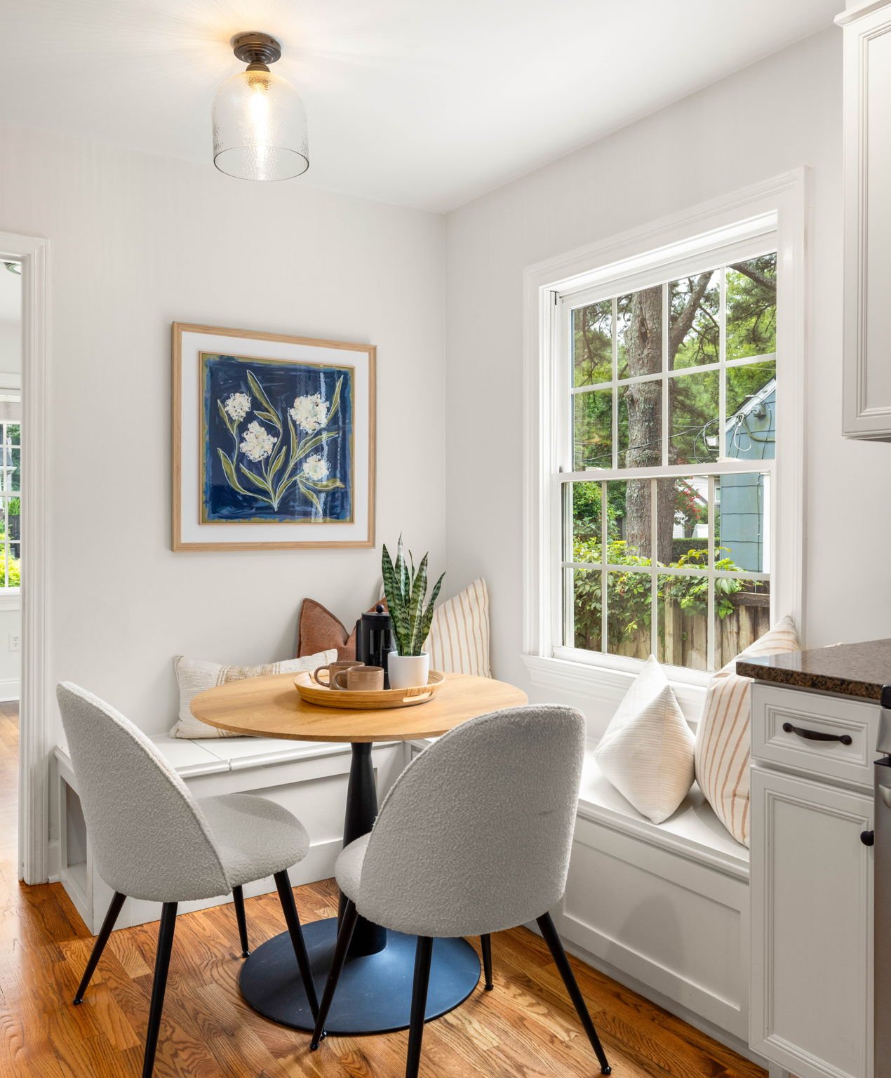 Eat-in kitchen