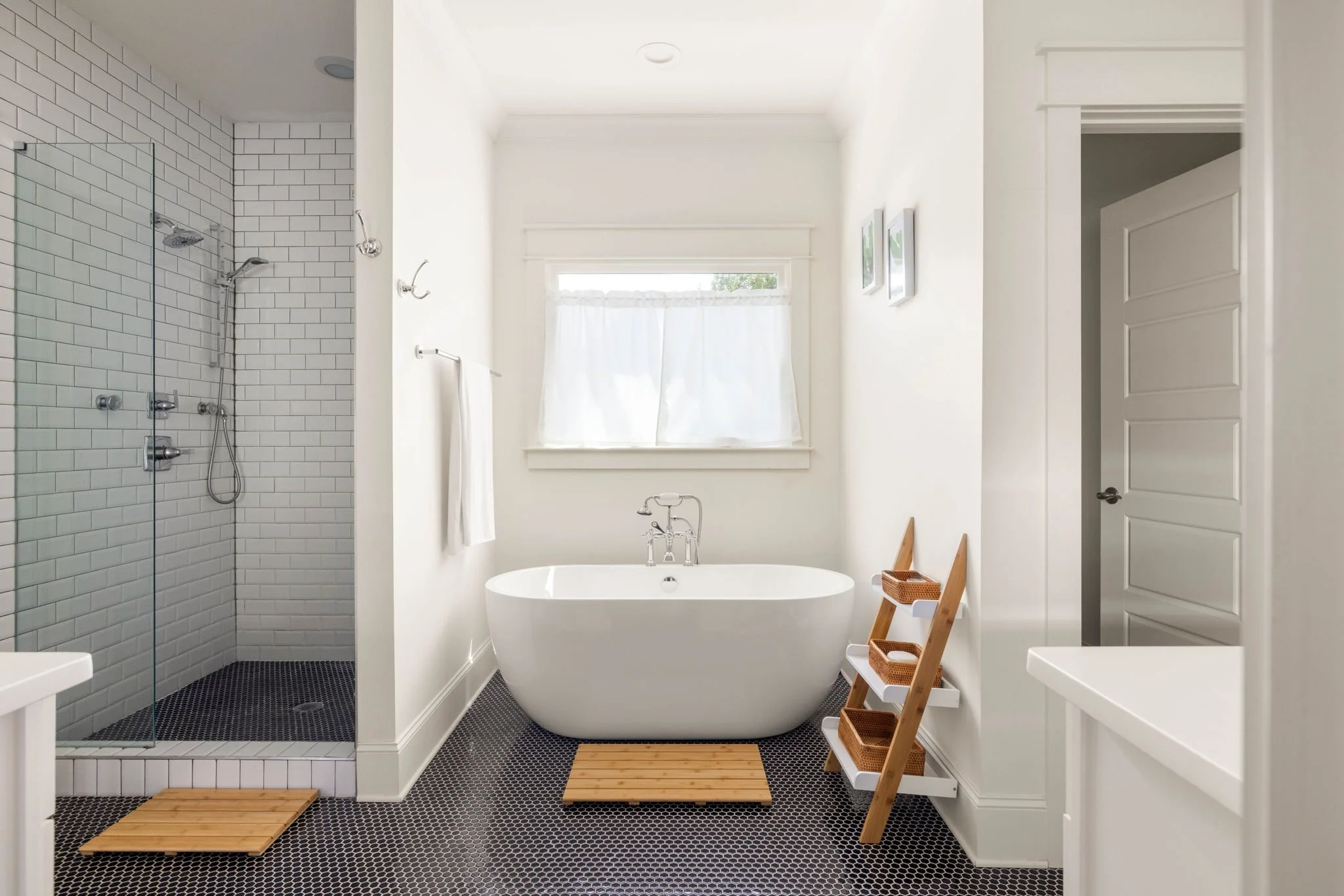  Classic black and white en-suite primary bathroom with separate soaking tub 