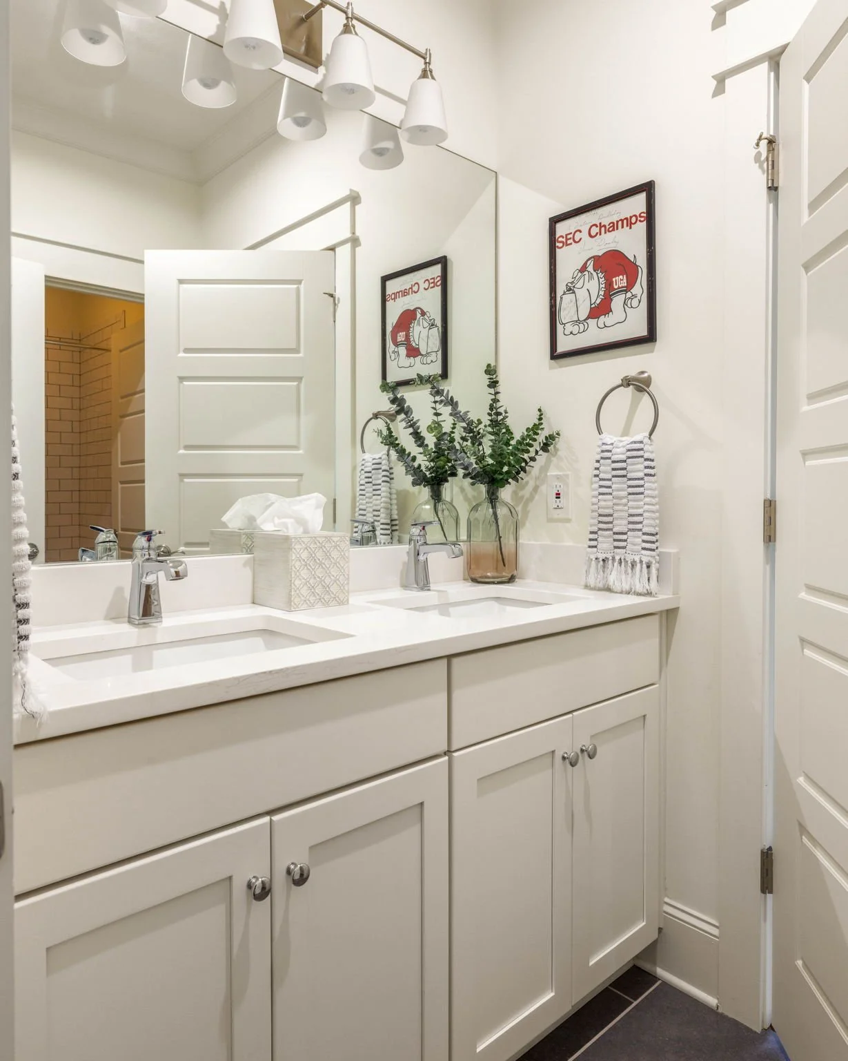  Jack-and-jill bathroom with double sinks 