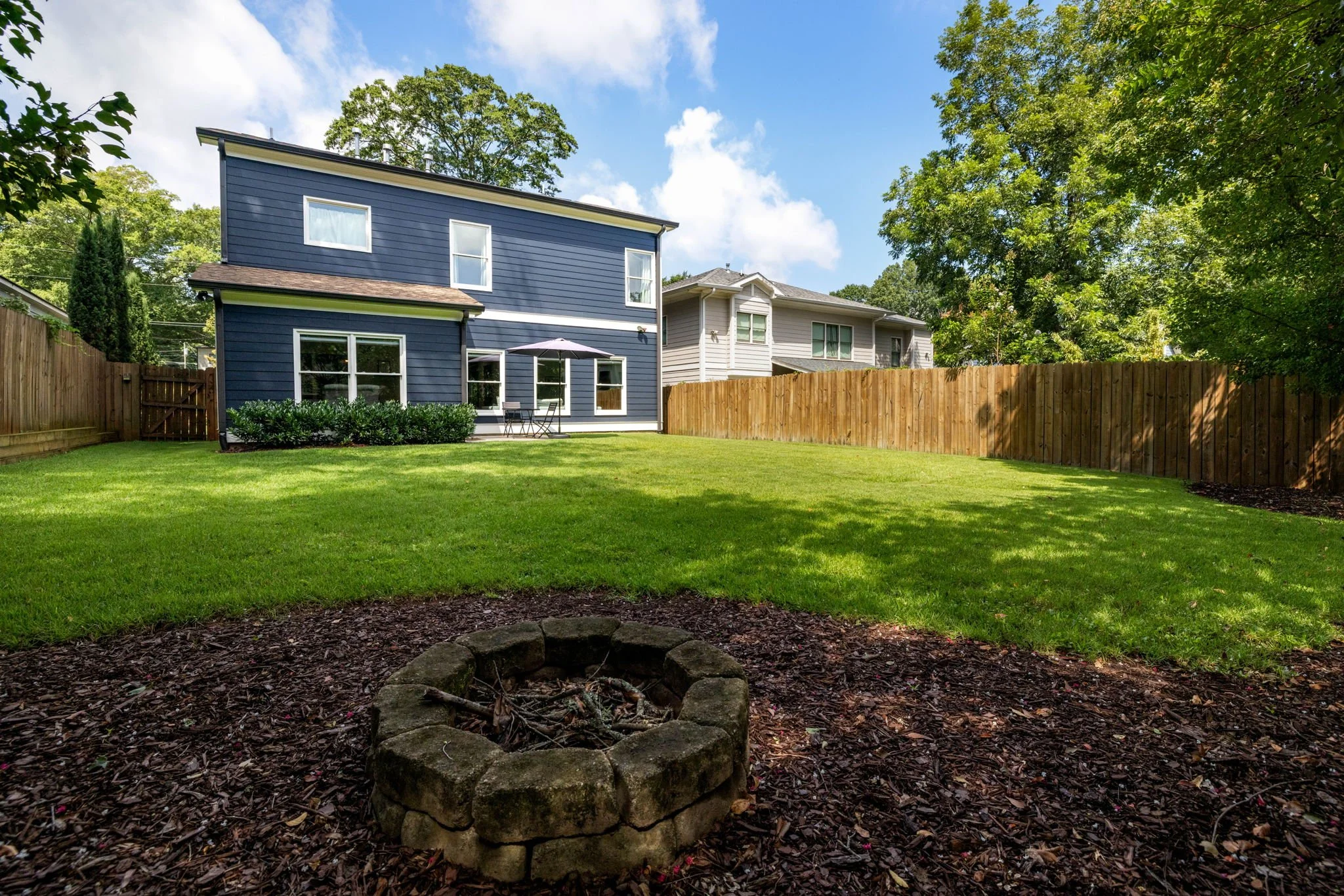  Fully fenced and level backyard with fire pit 