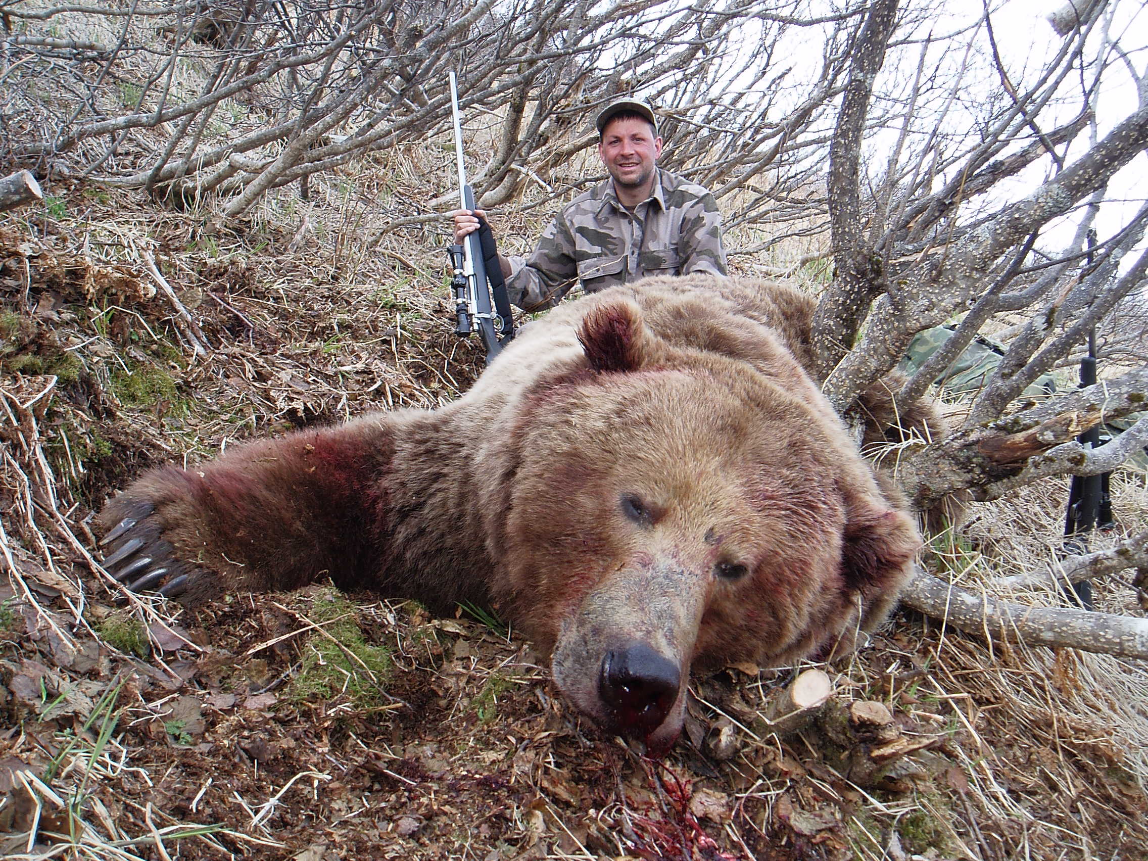 My son-in-law, Sagen Juliussen, with his 10'1" brown bear.