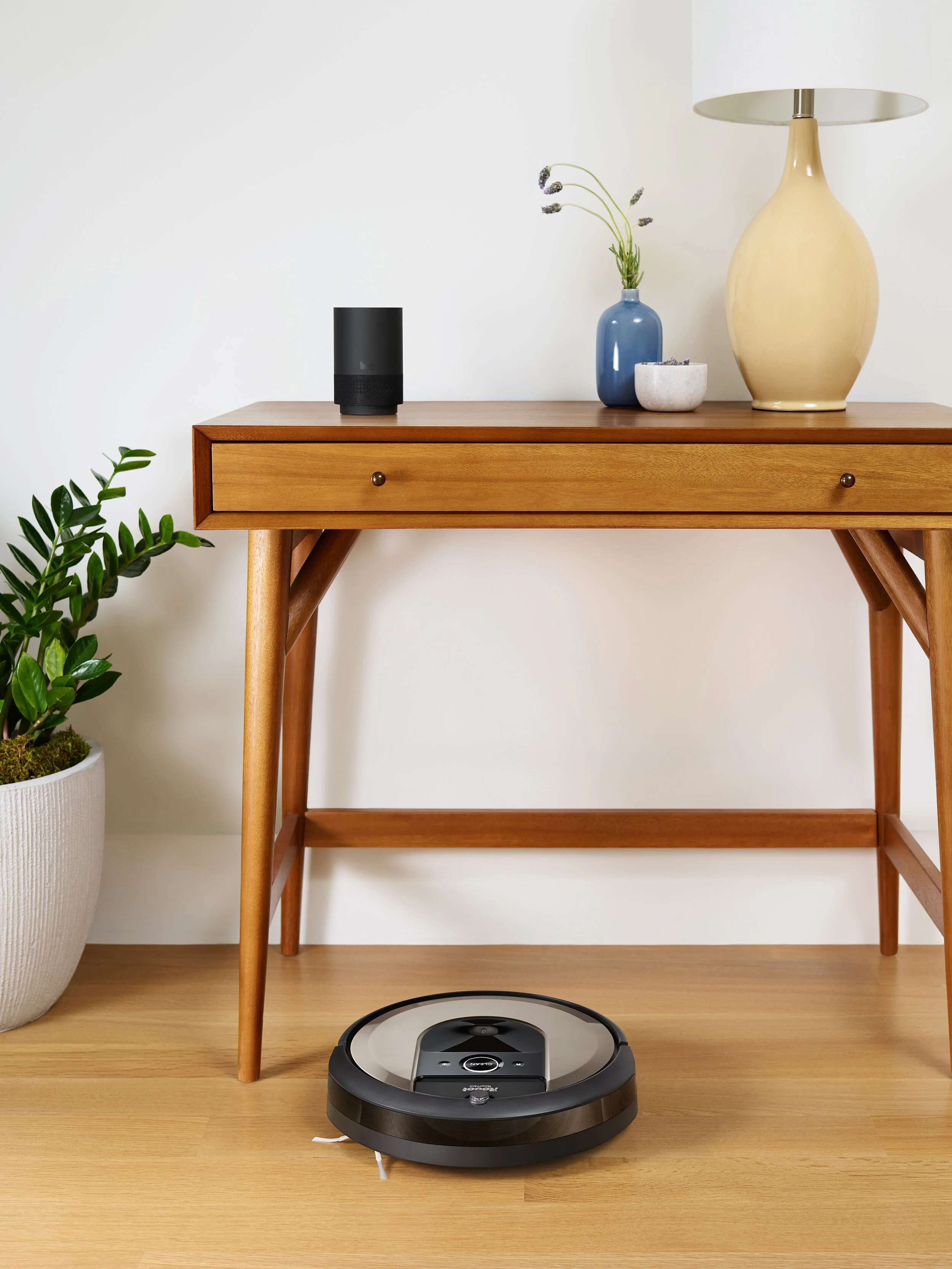 iRobot Roomba Vacuum tech product photography | David Butler