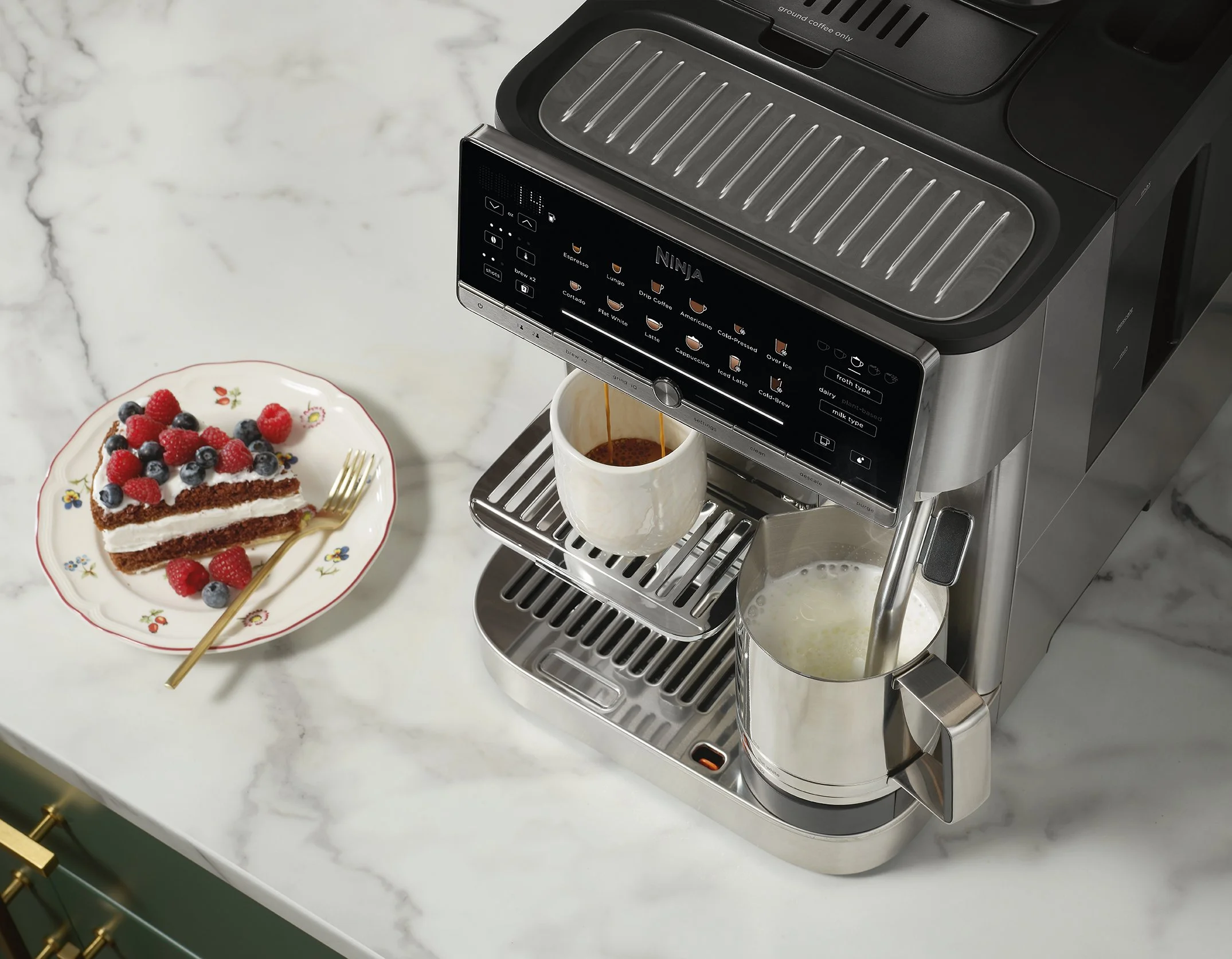 Ninja_AutoBarista_Brewing-Frothing_1051.jpg