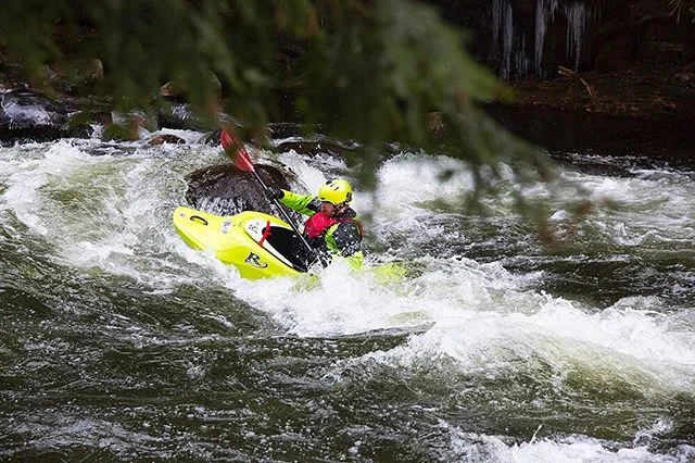 Matt on the Gull River during a chilly November paddle. ❄️🤘🚣&zwj;♀️ @mhousto1 @radmeid