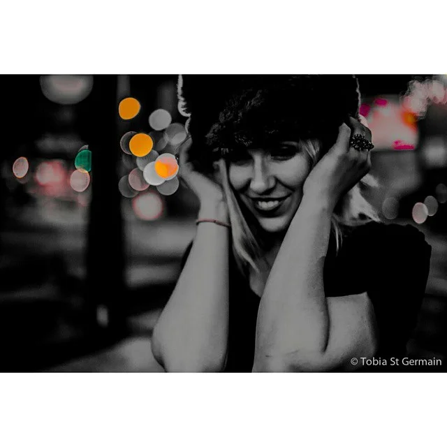 @bella_trixks 
#blackandwhite #monochrome #monochromatic #bnwphoto #bnw #bokeh #lights #portrait #portraitmood #portraitsbnw