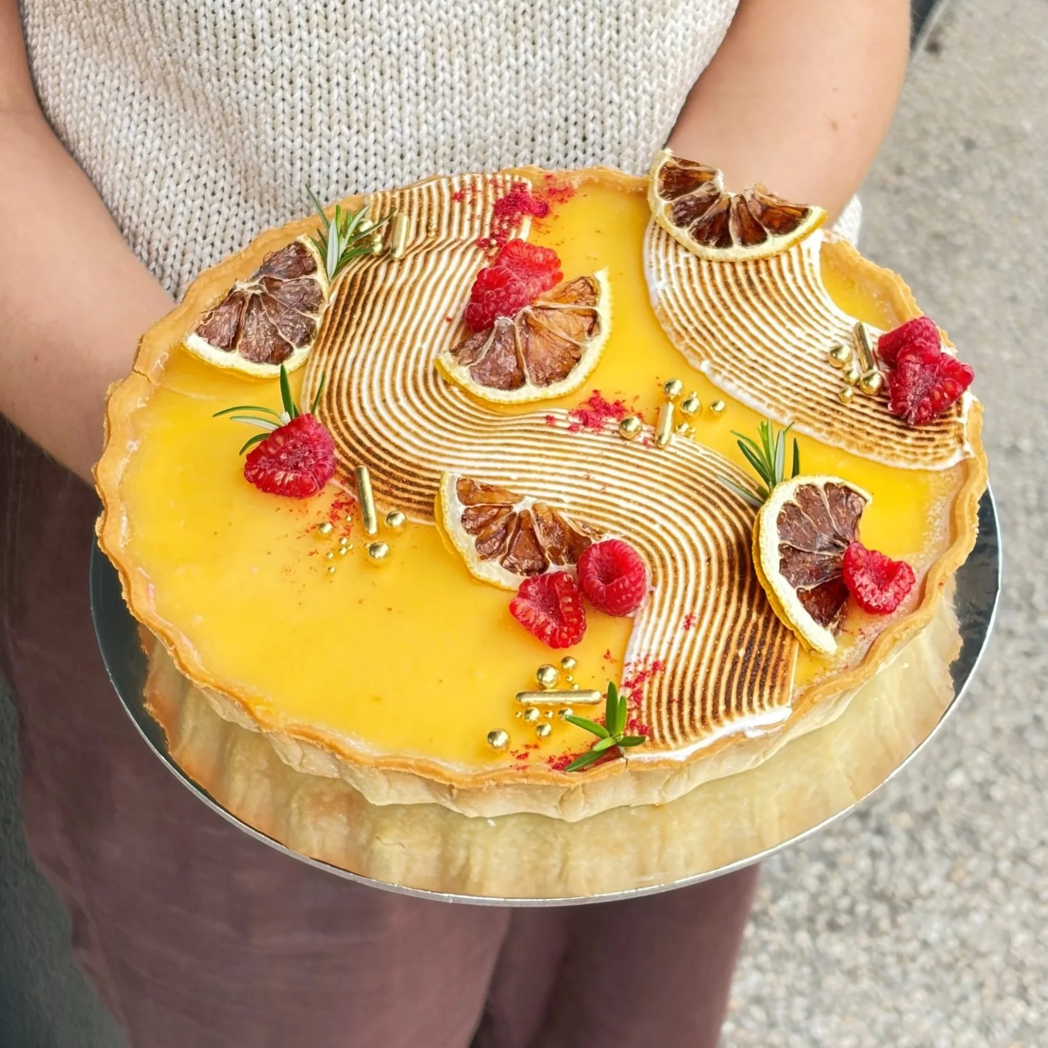 vanillapodspecialtycakes-christmastart-brisbanechristmas-christmascatering-vanillapod-cakeshopnearme-lemoncitrustart-lemontart-cirtustart-festivefood-christmas2026-lemon.jpg