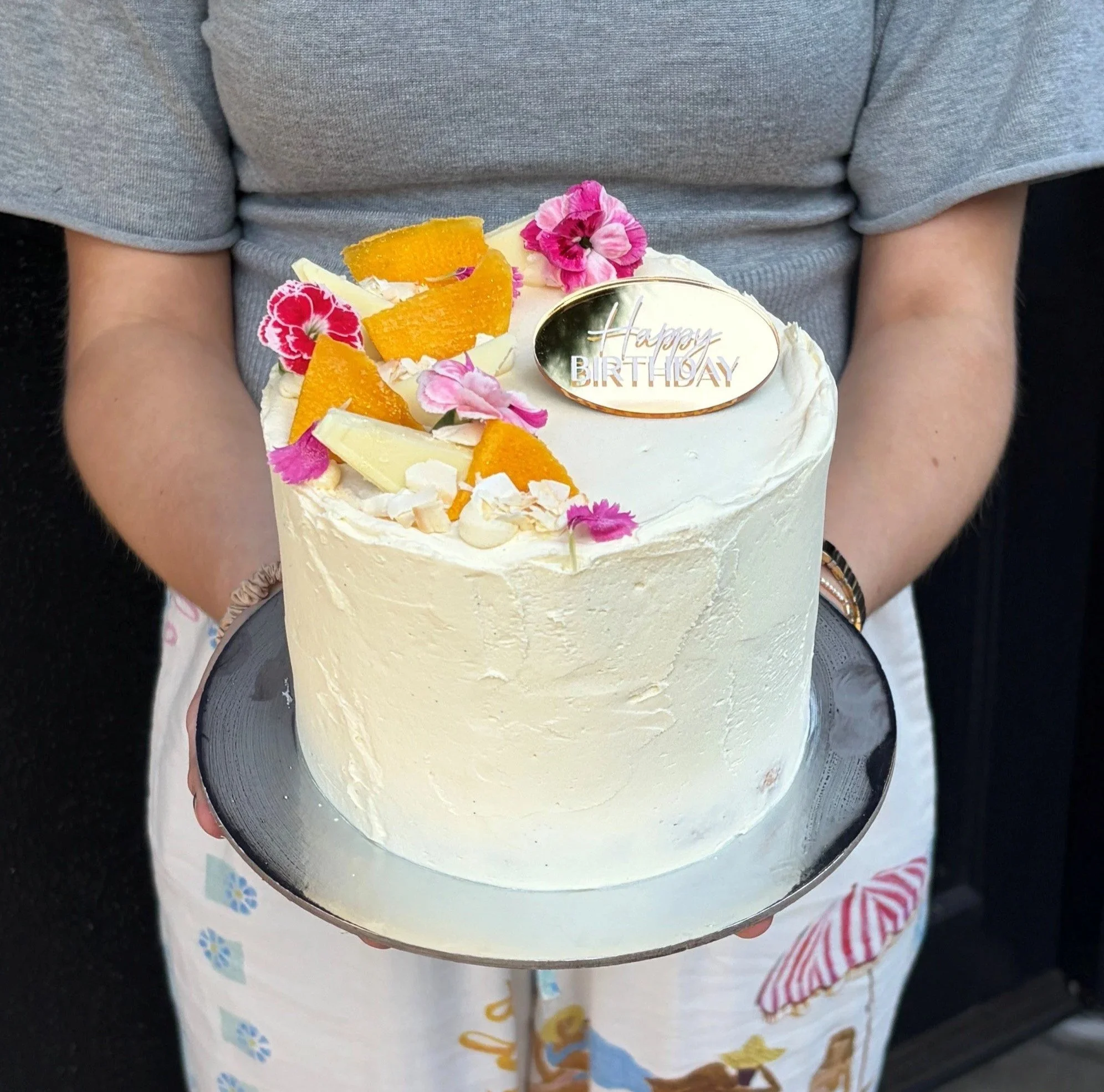 vanillapod-buttercreamcake-vanillapodspecialtycakes-brisbanecakes-brisbanebirthdaycakes-Mango%26coconutcake-WhiteChocolateCoconutandMangoMousseCake.jpg
