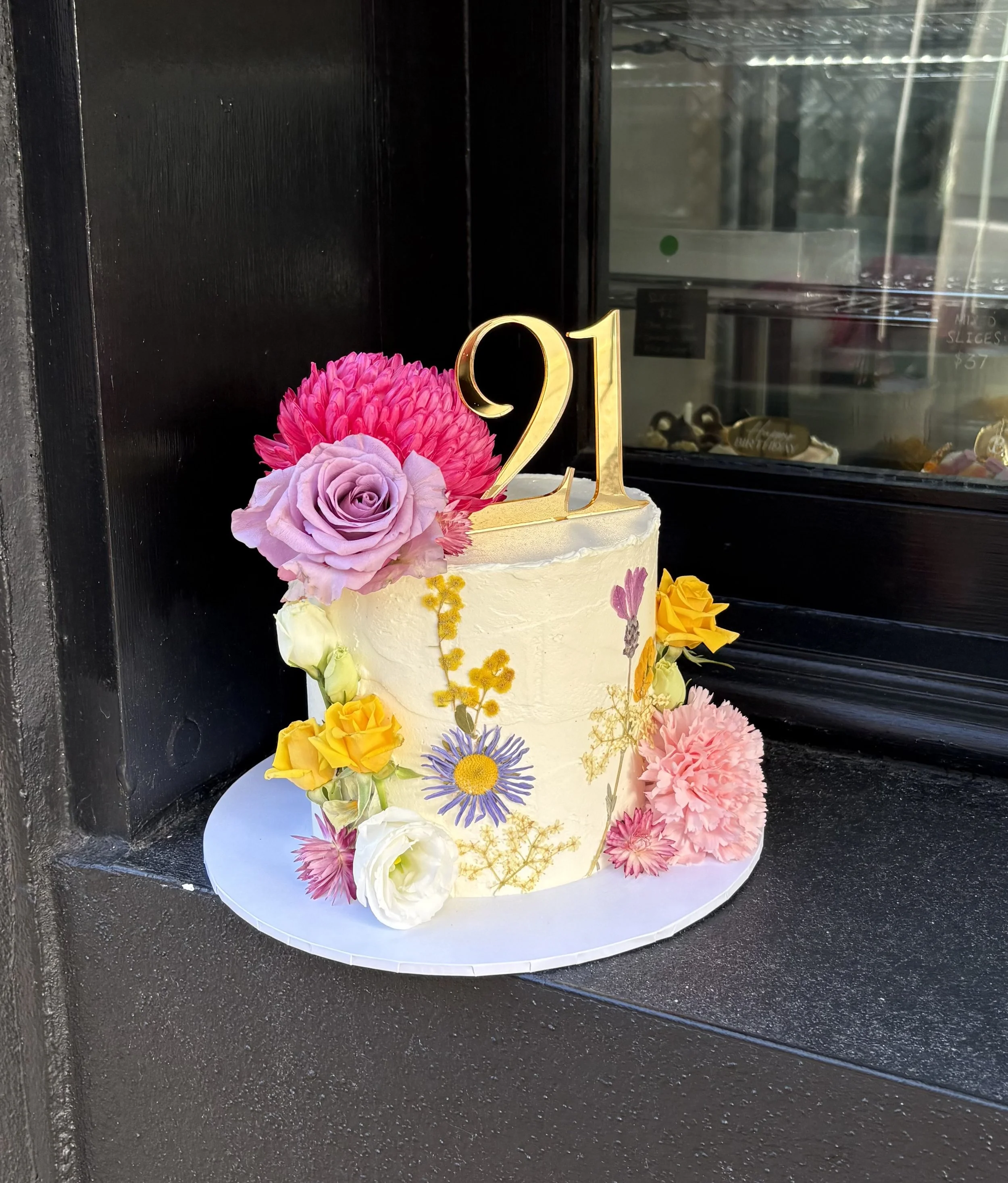 vanillapodspecialtycakes-brisbanecakes-vanillapod-buttercreamcake-customcake-birthdaycake-brisbanebakery-cupcakes-floralcake (3).jpeg