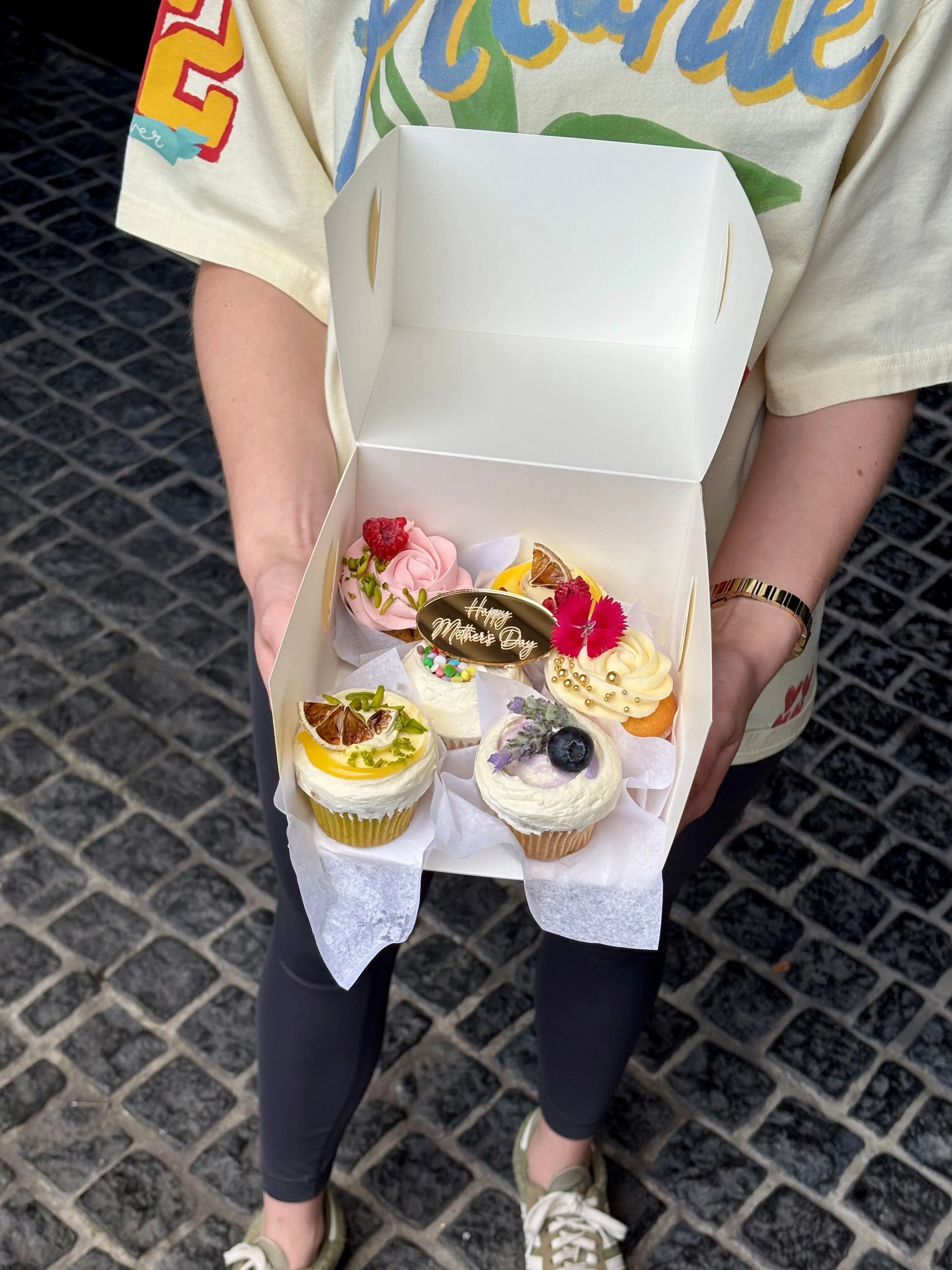 Vanillapod-vanillapodspecialtycakes-brisbanecakes-glutenfreecake-Mother'sDayLuckyDipCupcakes-Mother'sDayGiftBrisbane-Mother'sDayBrisbane-Mother'sDayPresents.jpg