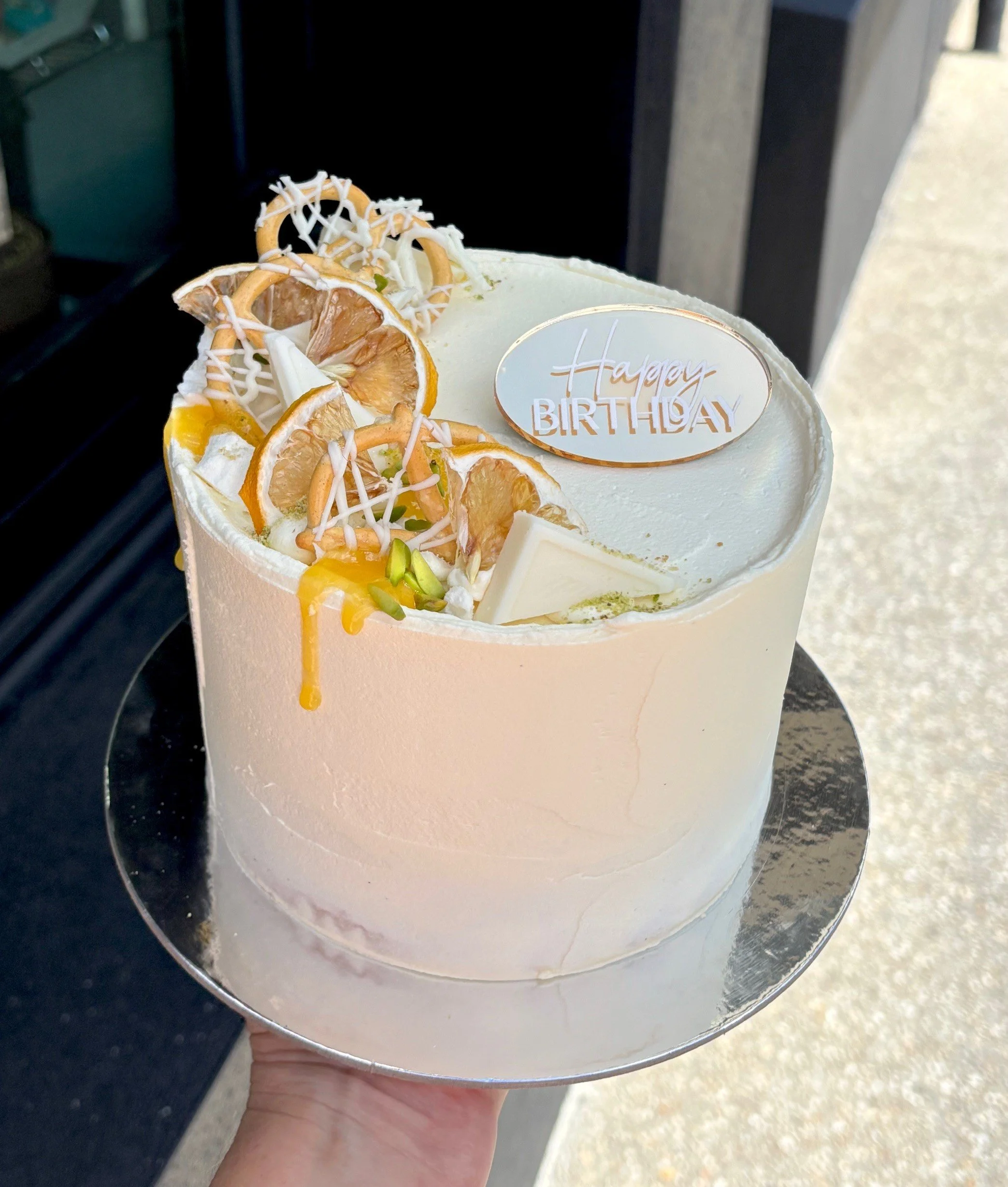 vanillapod-vanillapodspecialtycakes-bakery-bakerynearme-vanillabuttercake-buttercreamcake-birthdaycake-30thbirthday-lemonmoussecake-lemoncake.jpg