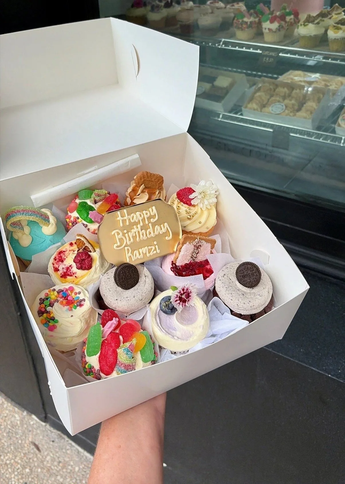 Vanillapod-vanillapodspecialtycakes-brisbanecakes-luckydips-birthdaycake-brisbanefoodie-buttercreamcake-brisbanecupcakes-luckydipcupcakes-glutenfreecake.jpg