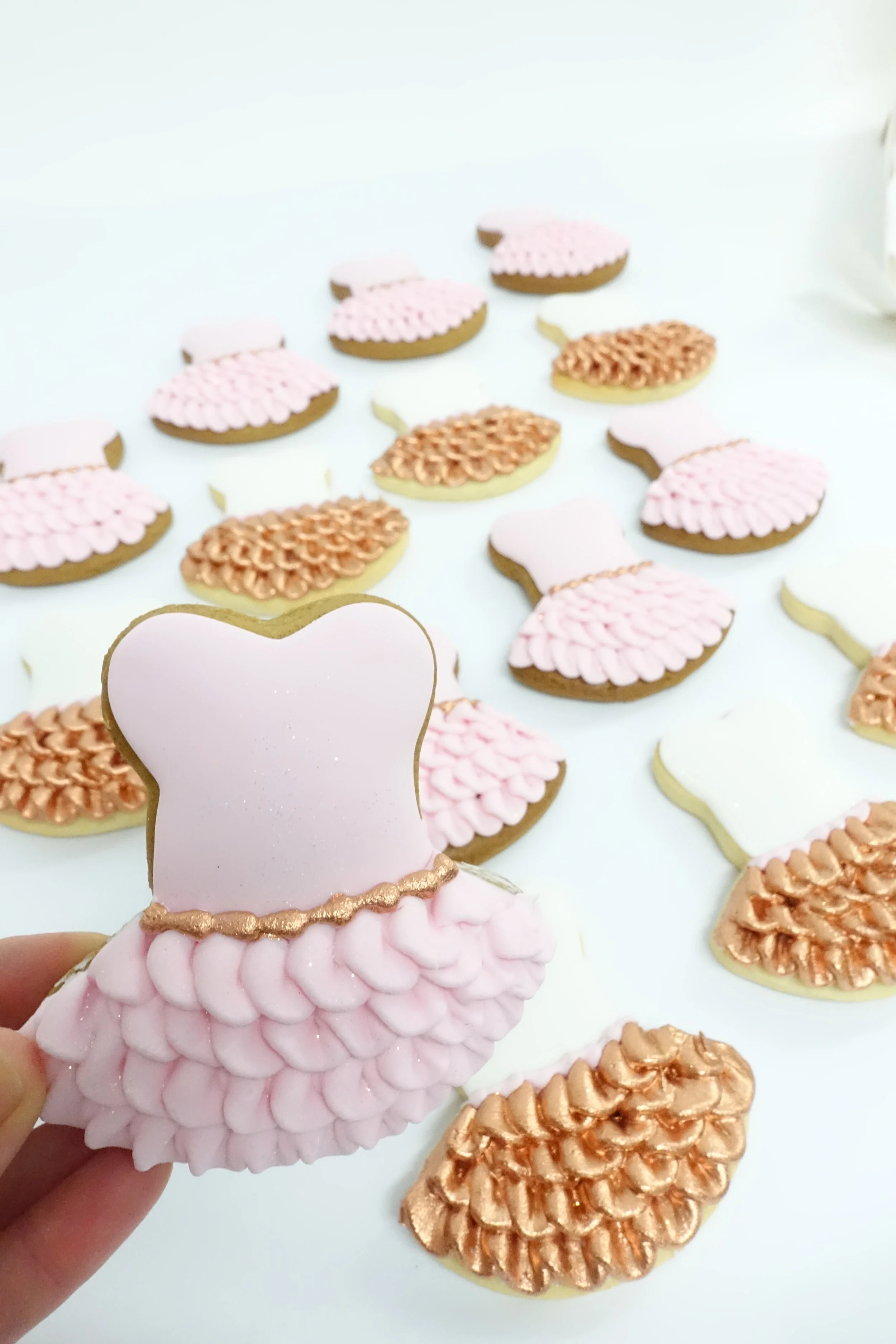 vanilla sugar biscuits and gingerbread biscuits - birthday for a ballerina (8).JPG
