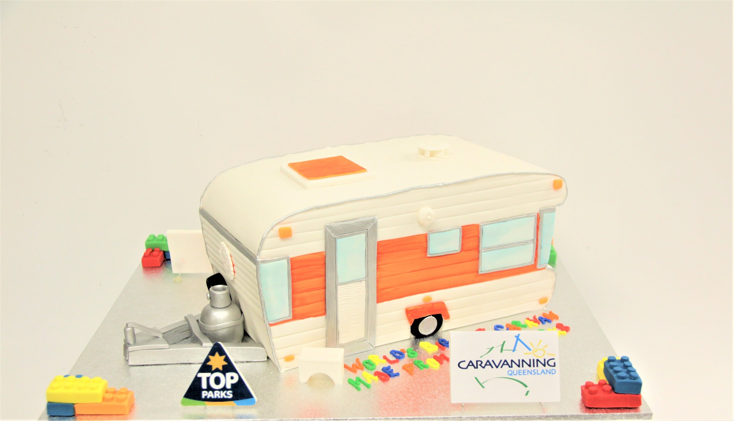 vanillapod-corporatecake-brisbanecakes-corporatebrandedcupcakes-cupcakesJPG (10).JPG