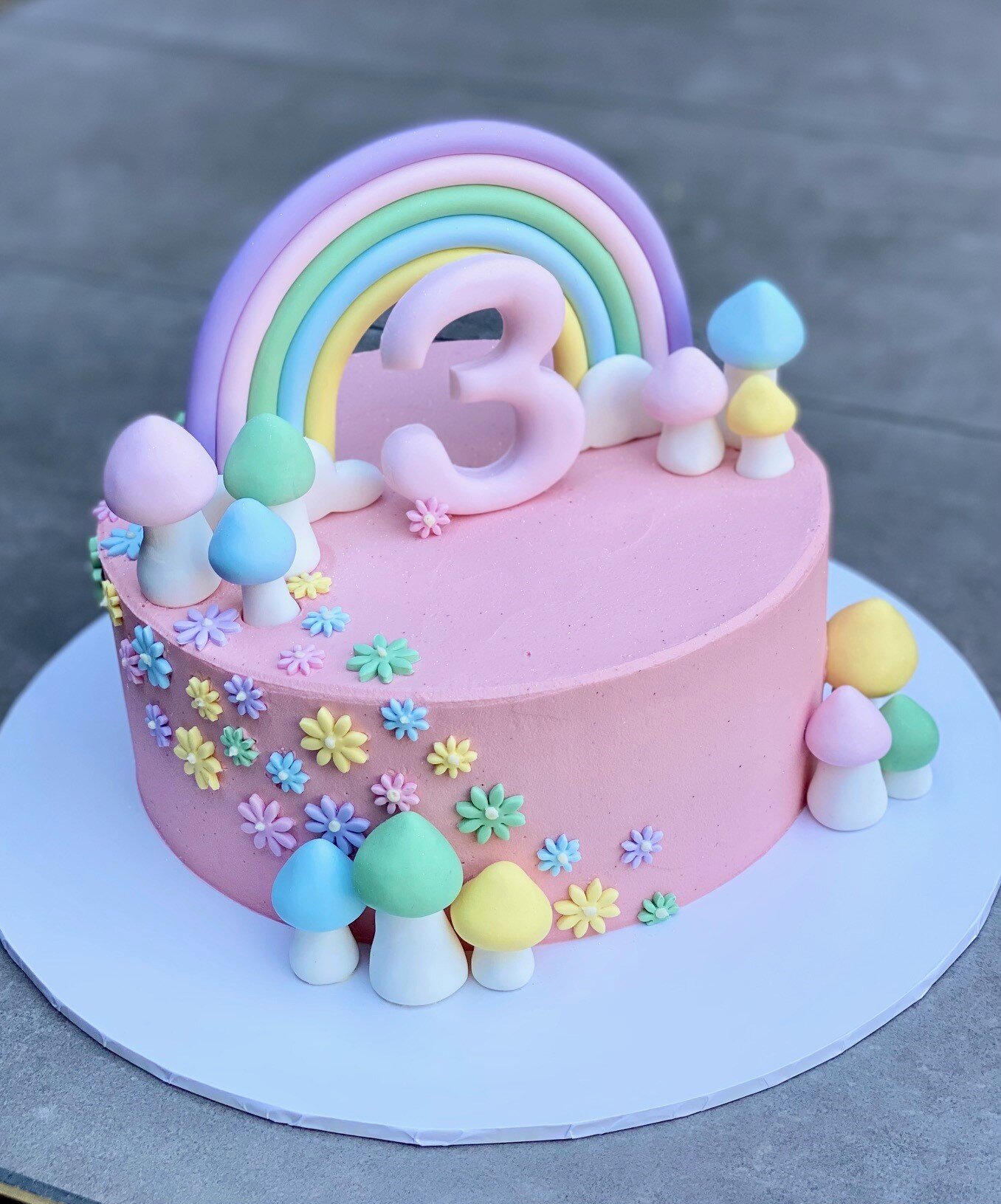vanillapodspecialtycakes-brisbanecakes-bestcakesintown-noveltycakes-kidscakes-weddingcakes-abstractbuttercream-corporatecakes-cupcakes (15).jpg