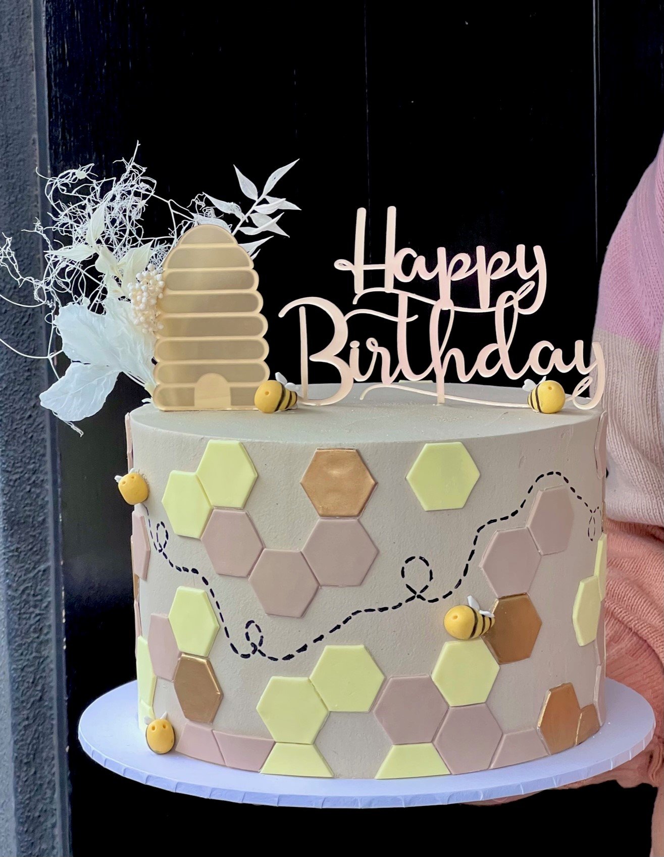 vanillapodspecialtycake-vanillapod-brisbanecakes-noveltycakes-bumblebeecake-beecake-birthdaycake.jpg