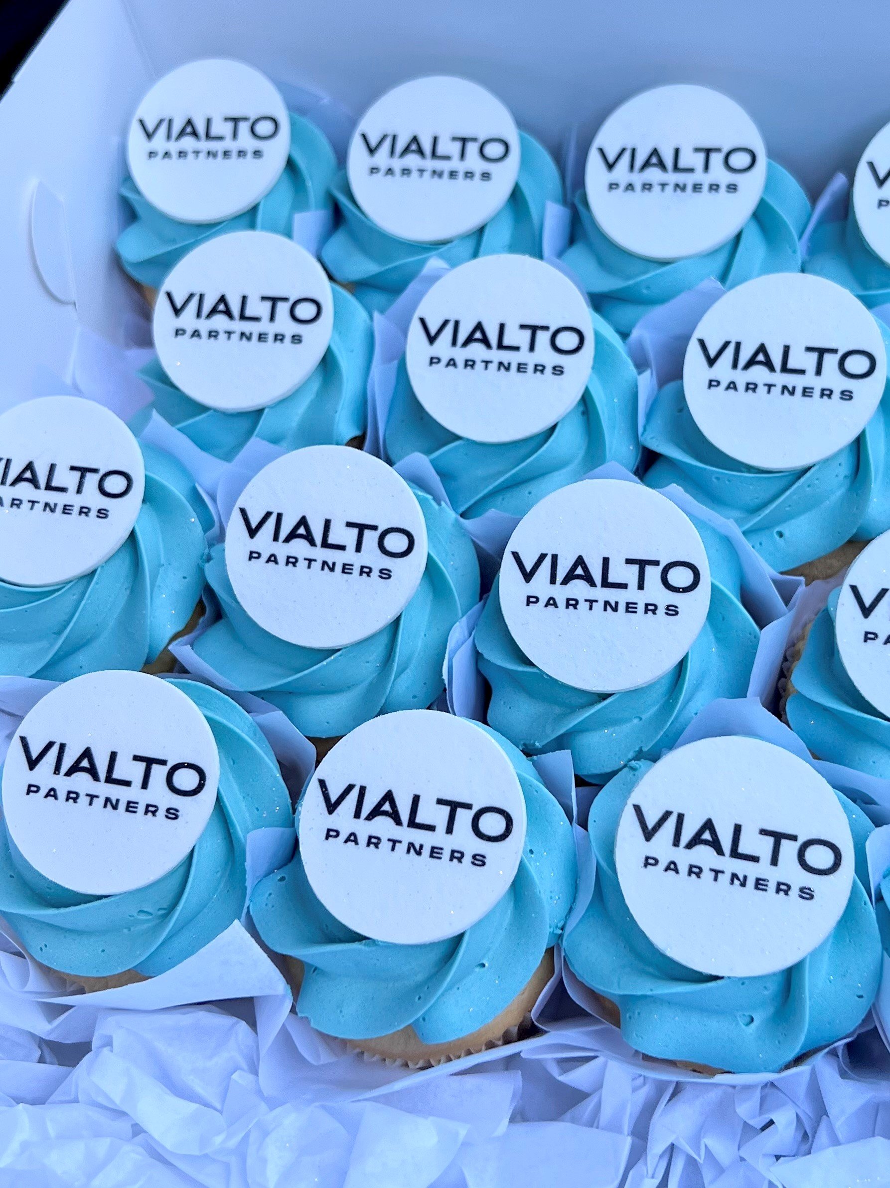 vanillapodspecialtycakes-vanillapod-corporatecupcakes0vialtopartners-edibleimage-lollipopscakesupplies-buttercreamcupcake-brisbanebakery.jpg