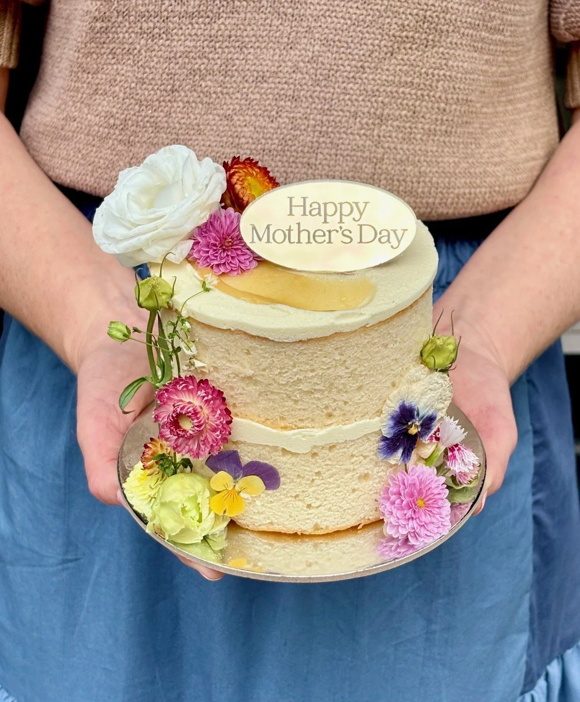 vanillapodspecialtycakes-mothersdaycake-mothersday-minicake-mothersdayflowers-lemoncake-brisbanecakes-brisbane.jpg