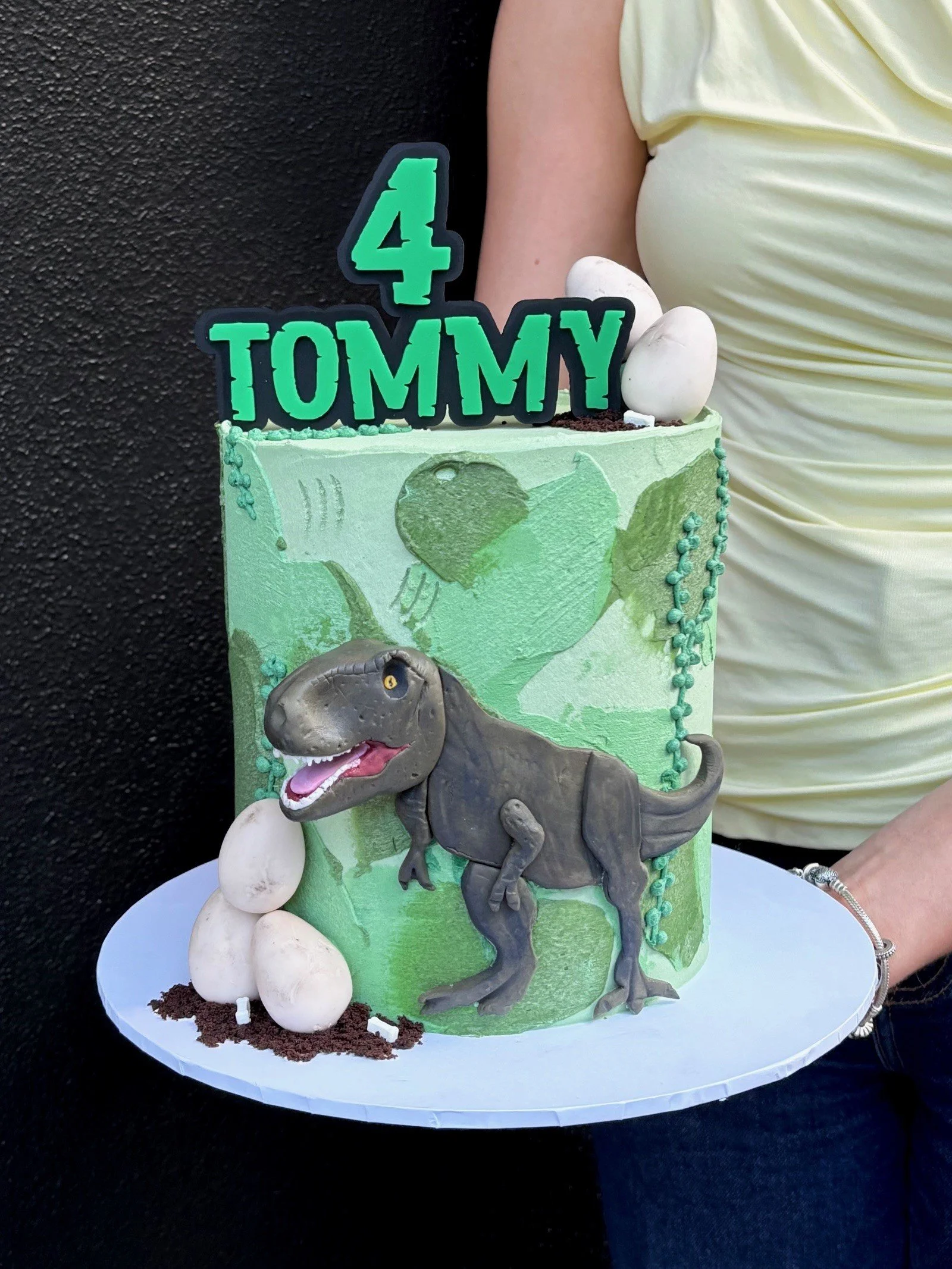 vanillapod-vanillapodspecialtycakes-bakery-bakerynearme-vanillabuttercake-buttercreamcake-bespokecake-floralcake-glutenfree-dinosaurcake-noveltycake.jpg